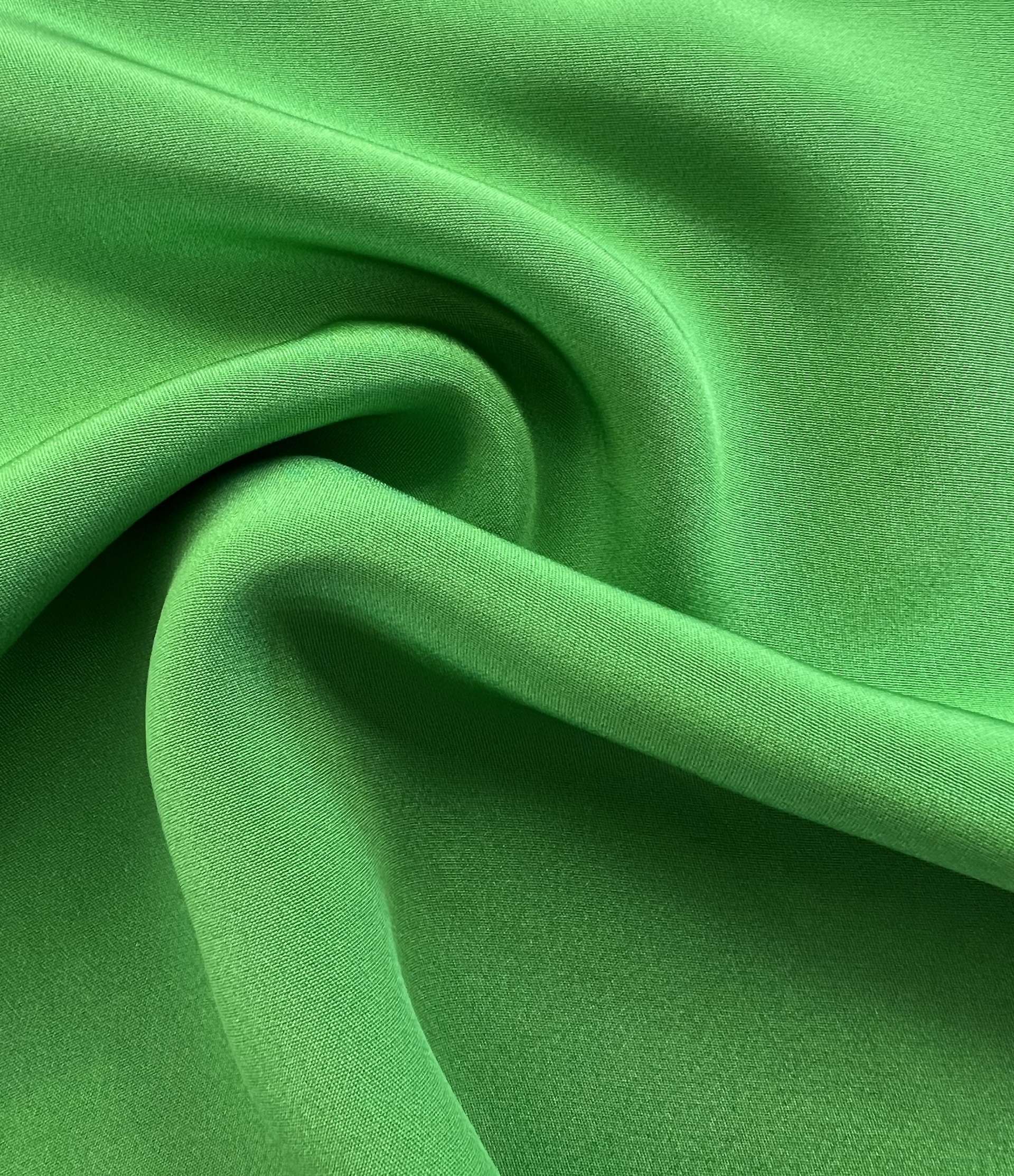 100% 4 Ply Silk Crepe in Kelly Green