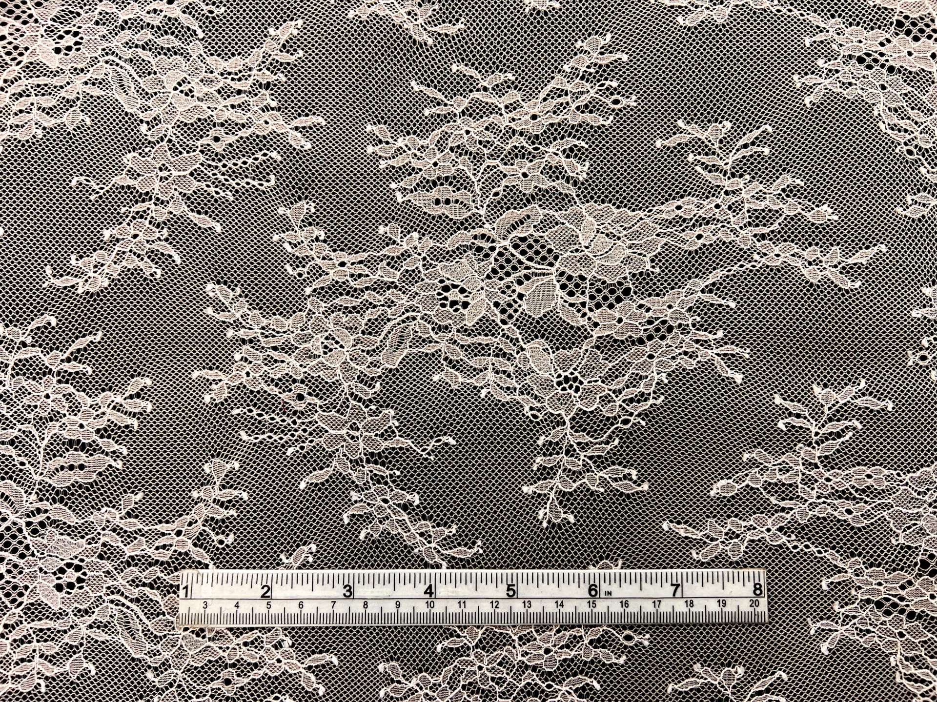 Double Scalloped Floral Chantilly Lace in Peach