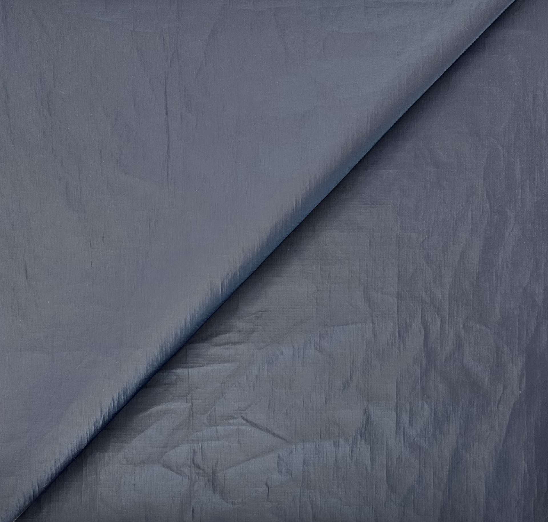 Tyvek in Navy