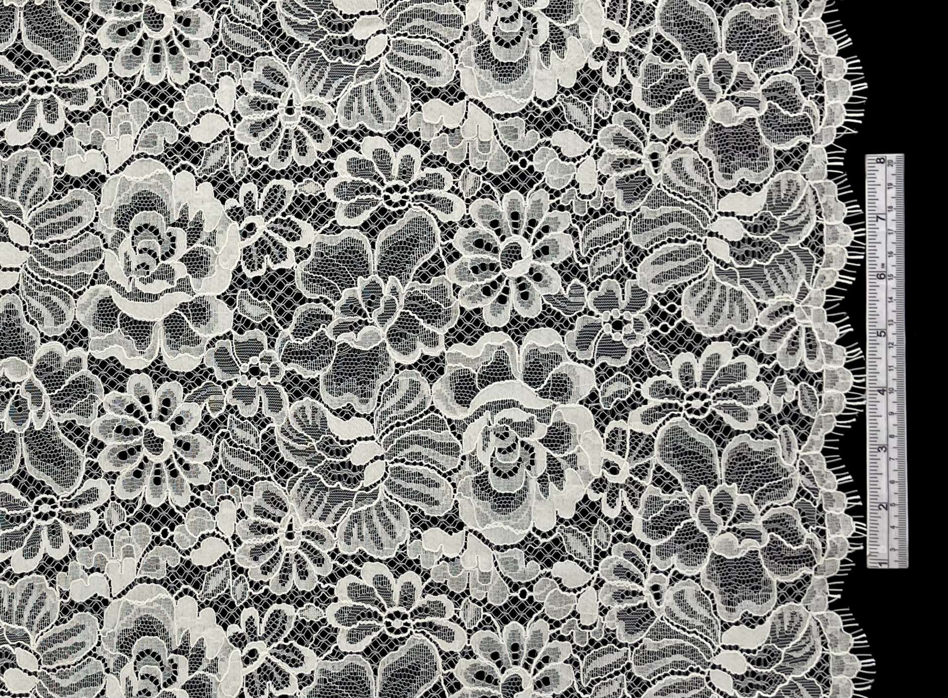 Italian Chantilly Lace in Vanilla