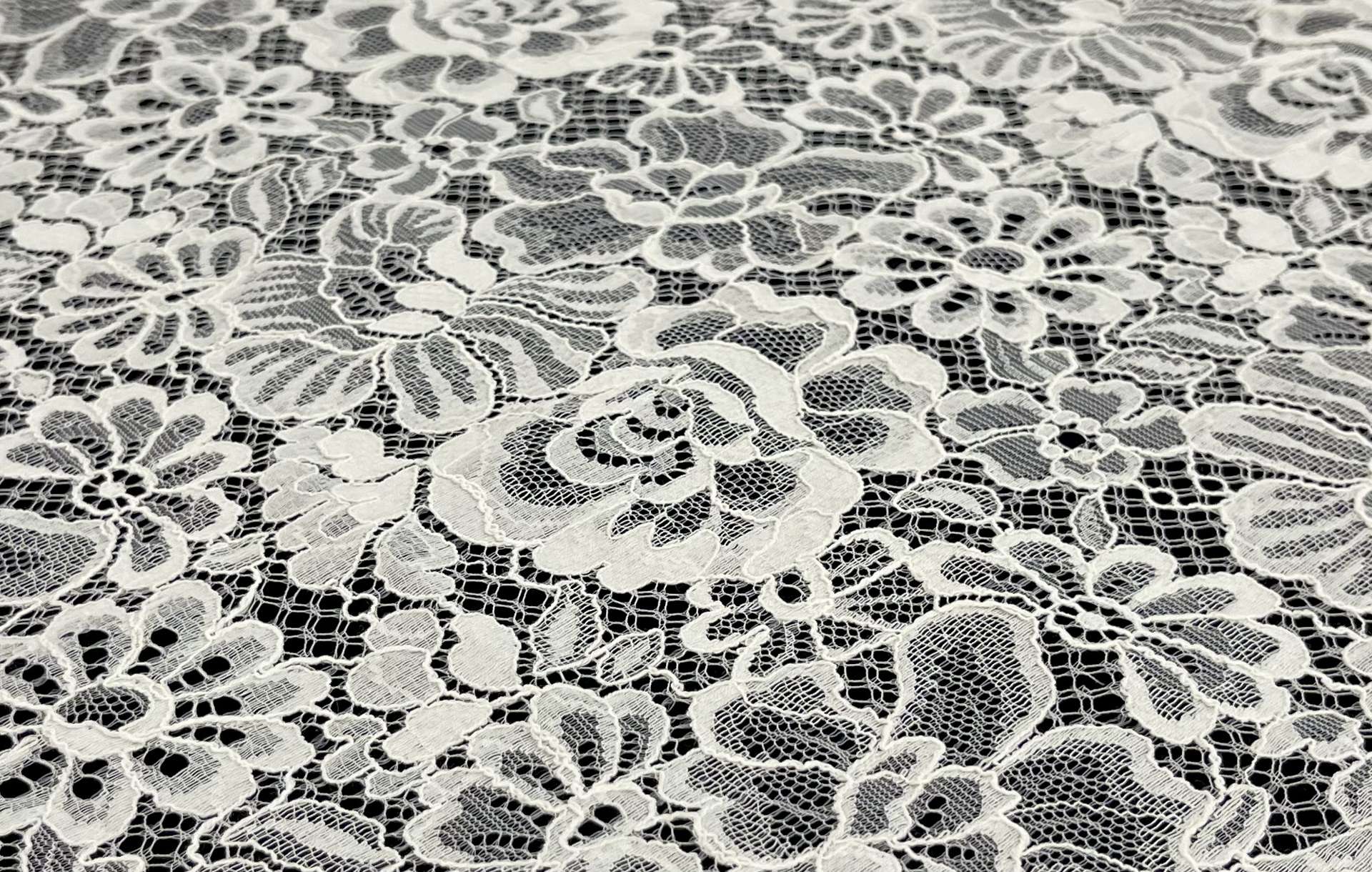 Italian Chantilly Lace in Vanilla