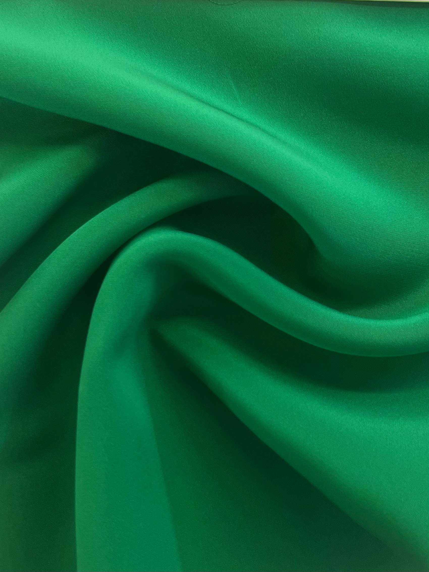 4 Ply Silk Crepé in Wicked Green