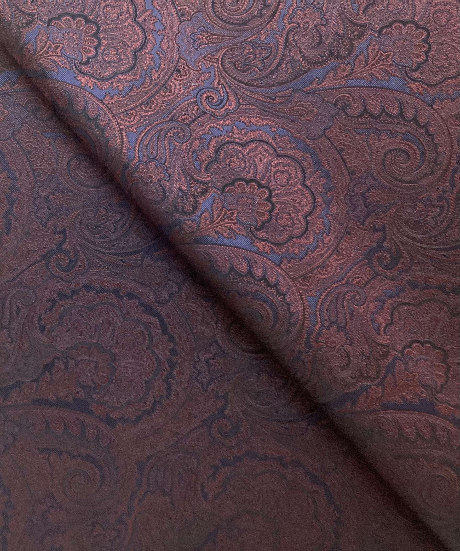 100% Tie Silk Paisley Jacquard In Burgundy On Navy