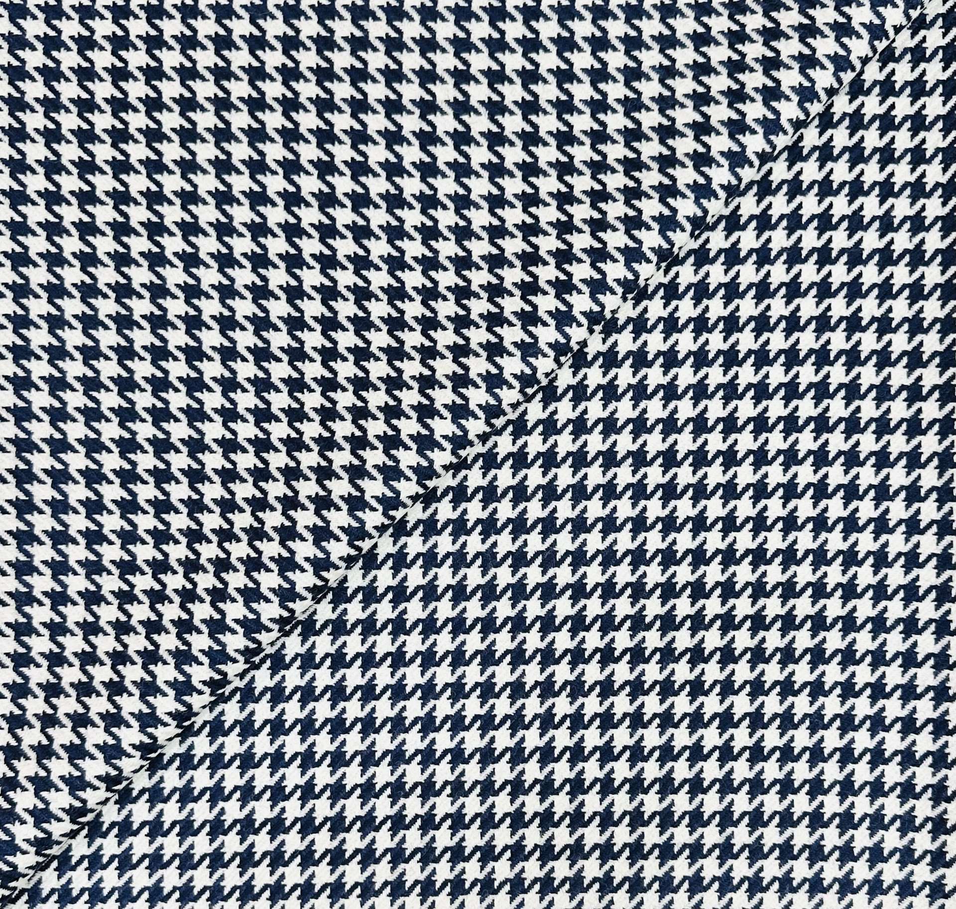 Italian Wool Houndstooth Suiting in Navy Blue White