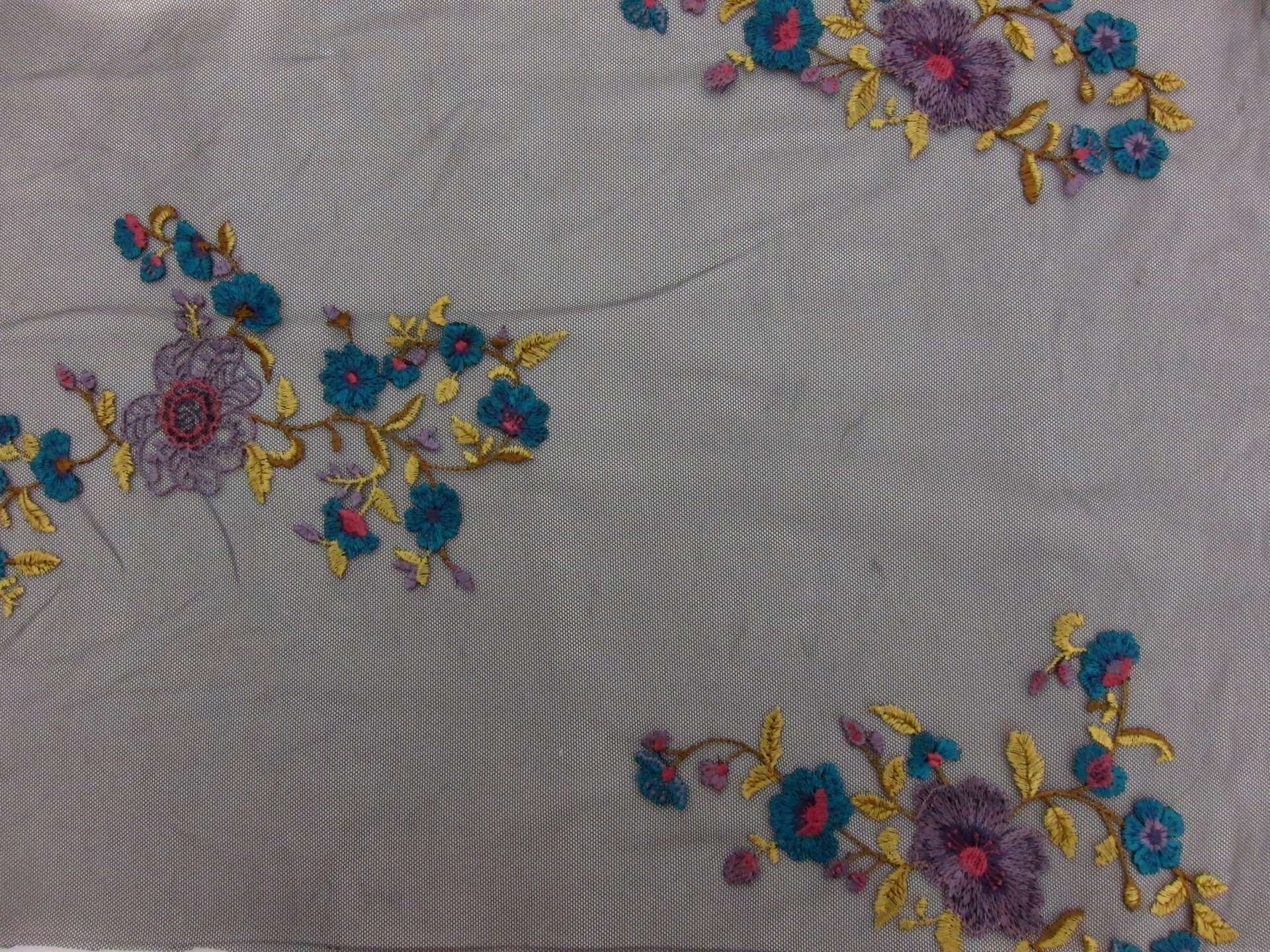 Embroidered Illusion0