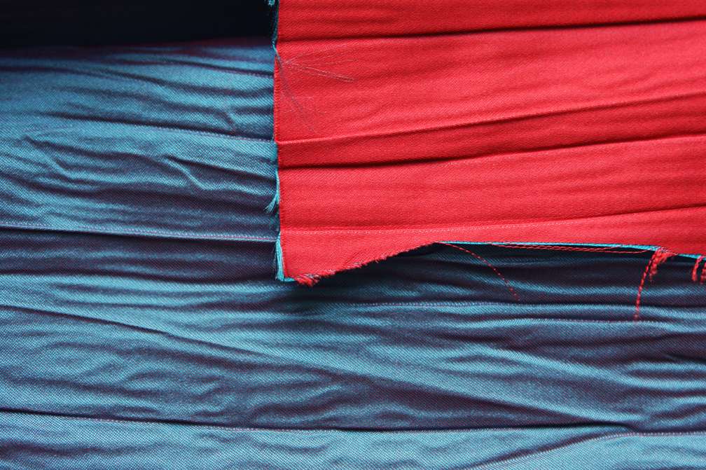 Crinkled Iridescent Rhodia Satin3