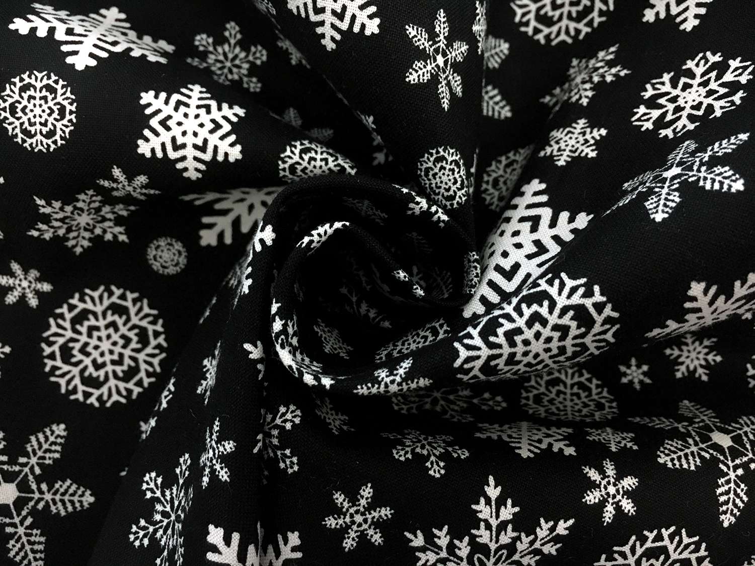 Cotton Broadcloth Holiday Print1