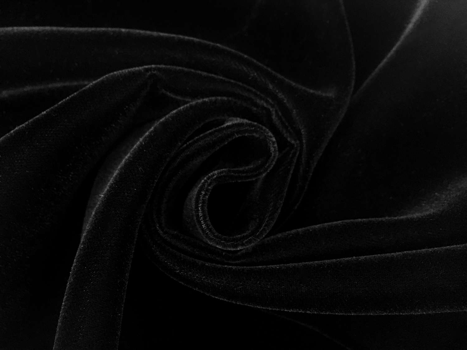 Rayon-Acetate Velvet in Black