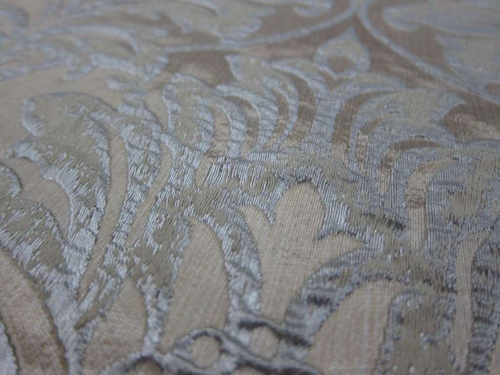 Poly Metallic Cloque2