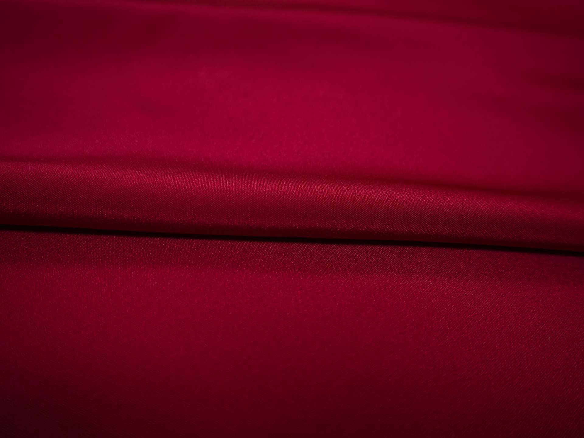 silk 4 ply crepe in Ruby- flat