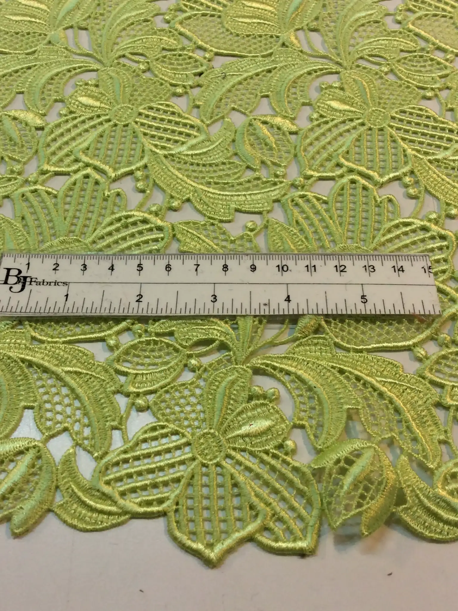 FLORAL GUIPUIRE LACE