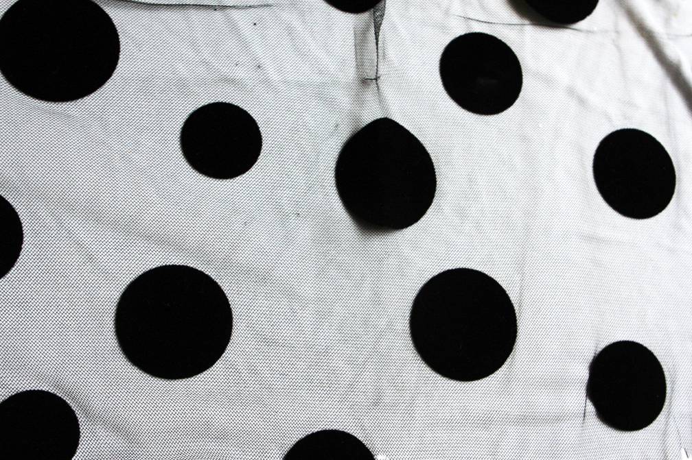 Flocked Dots on Illusion0