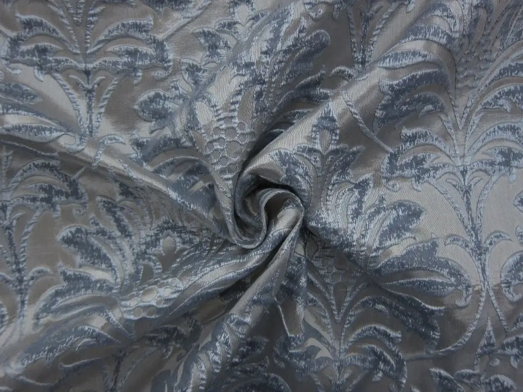 Poly Metallic Cloque3