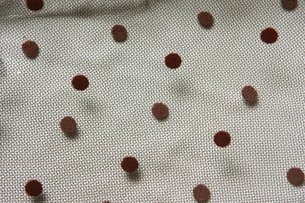 Flocked Dots on Illusion2