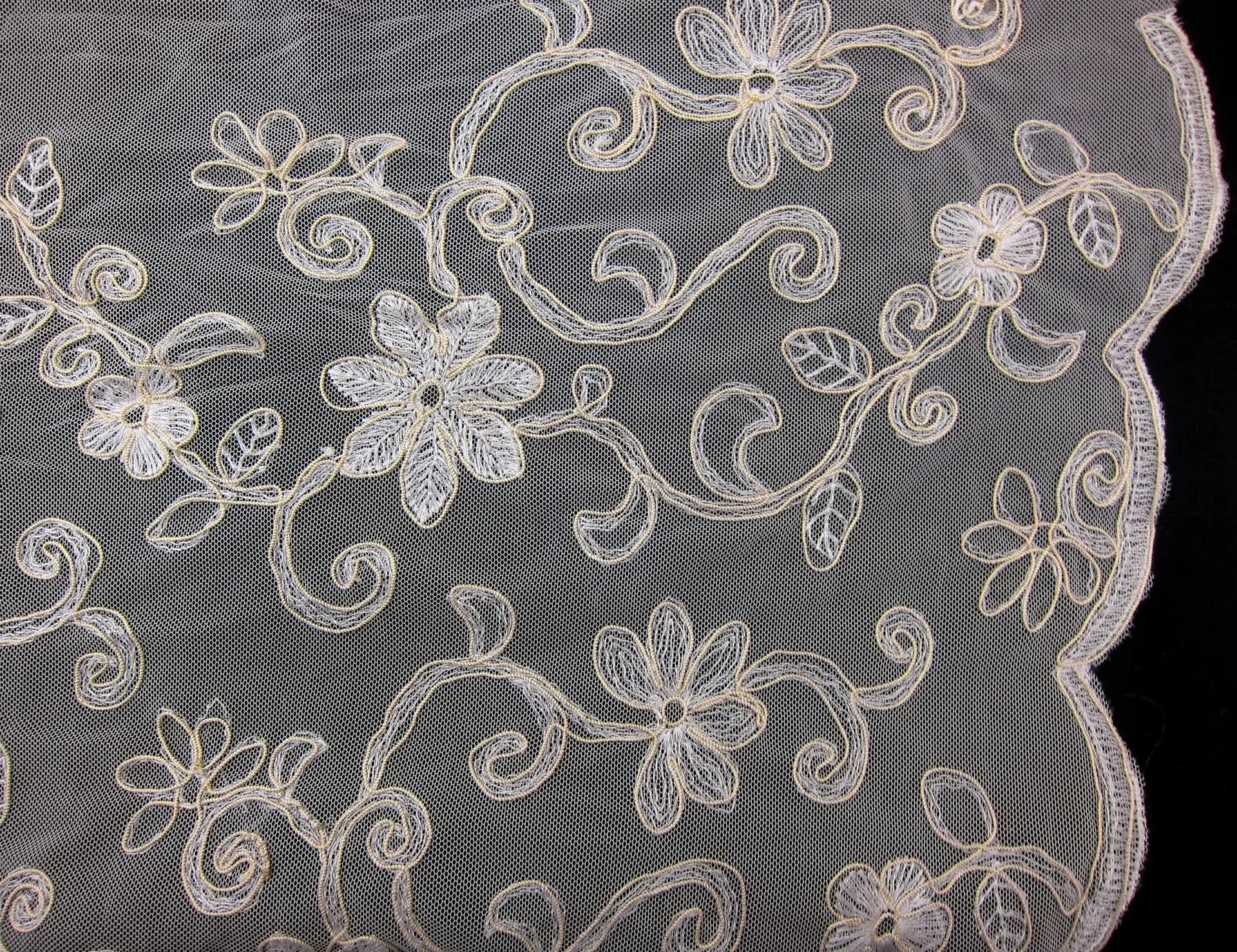 Embroidered Illusion0