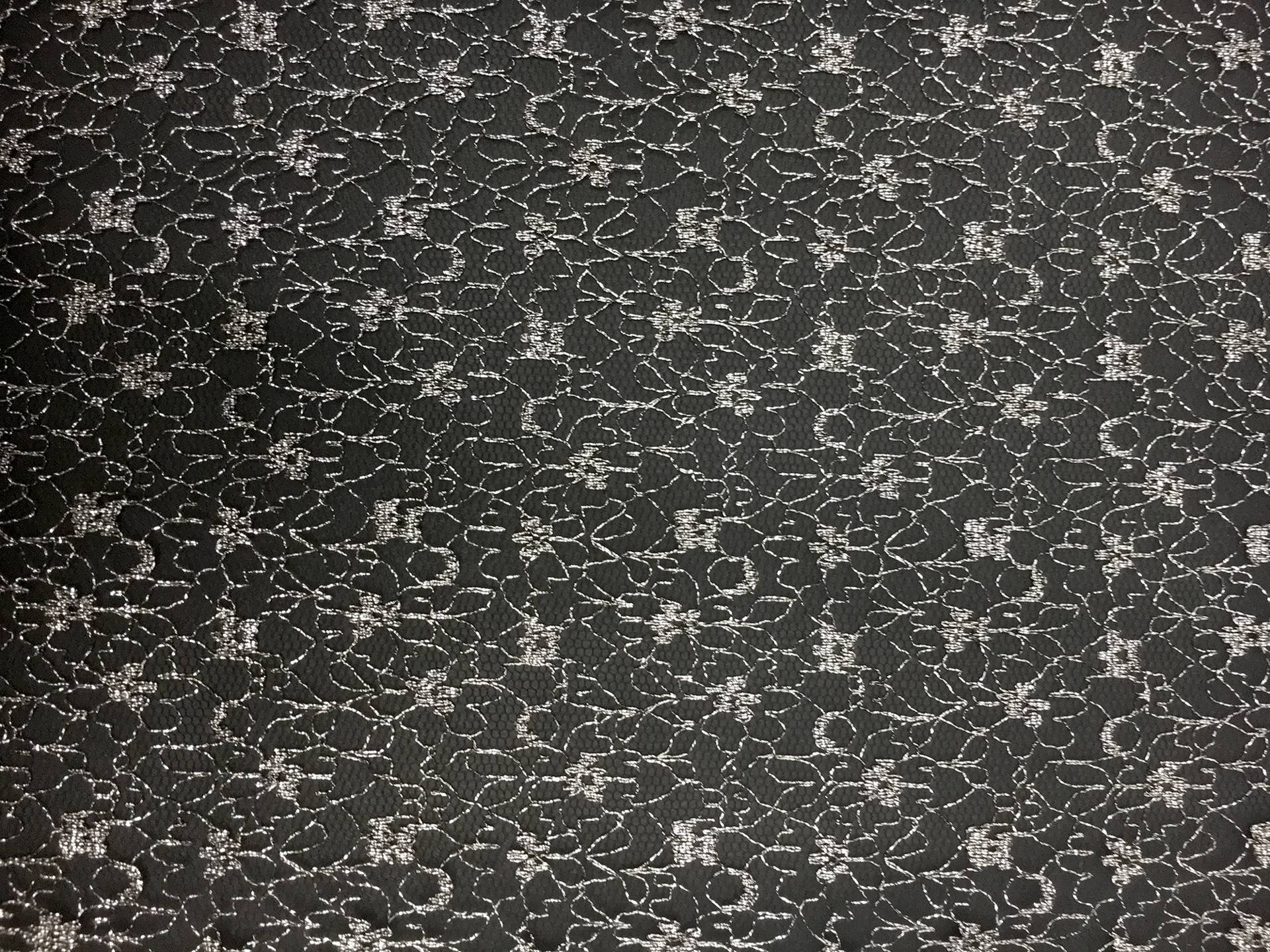 Metallic Novelty Illusion in Black and Silver