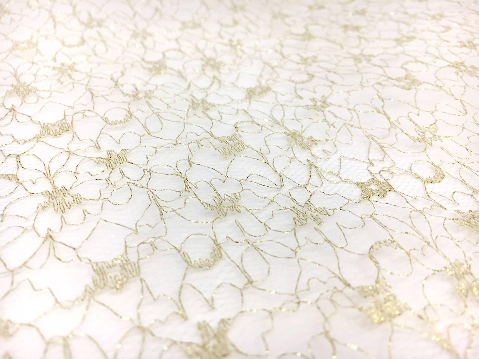 Metallic Novelty Illusion in White and Gold
