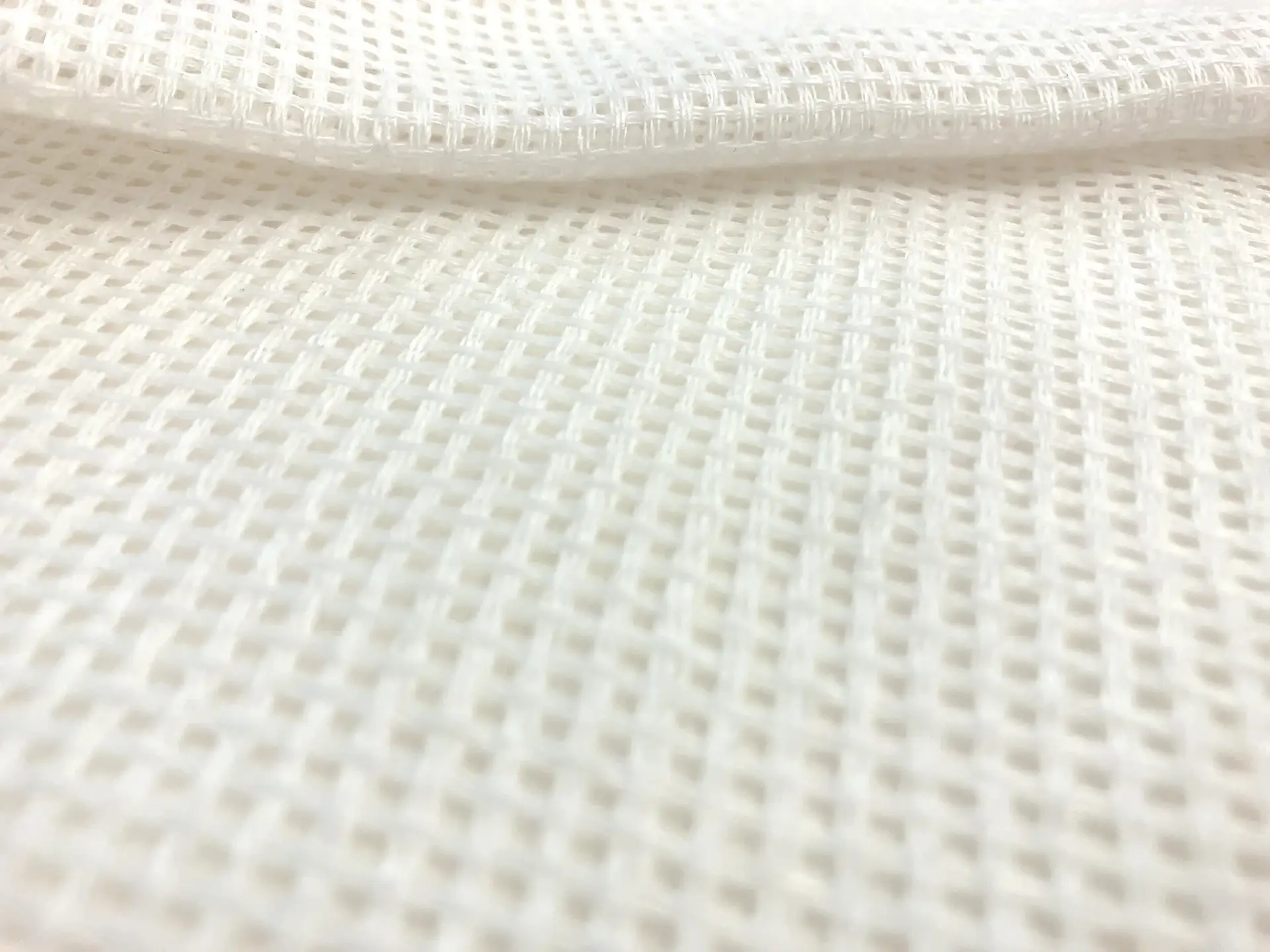 Linen Mesh in White
