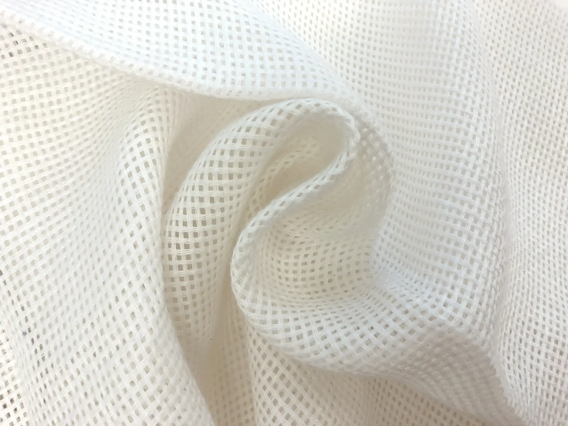 Linen Mesh in White