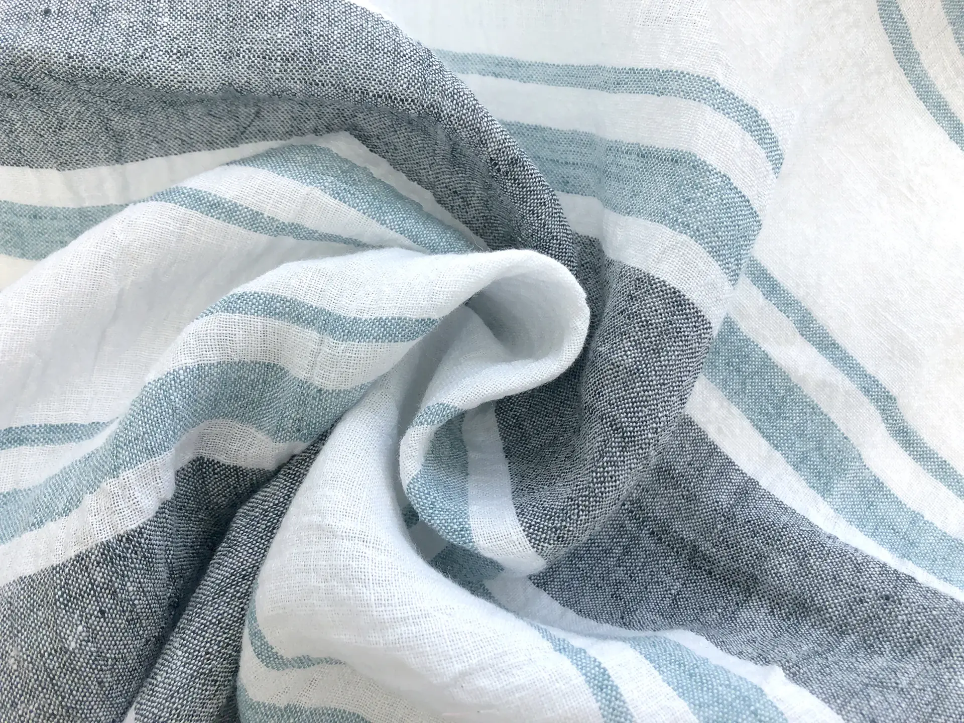 Linen Crinkled Gauze With Stripes in Blues