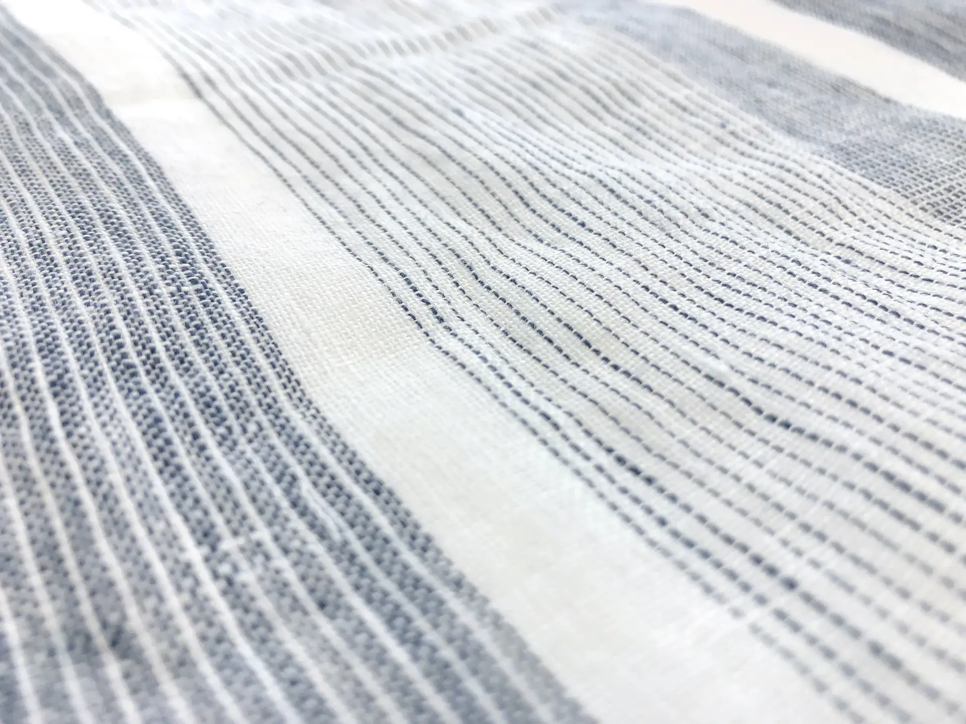 Linen Crinkled Gauze With Stripes in White