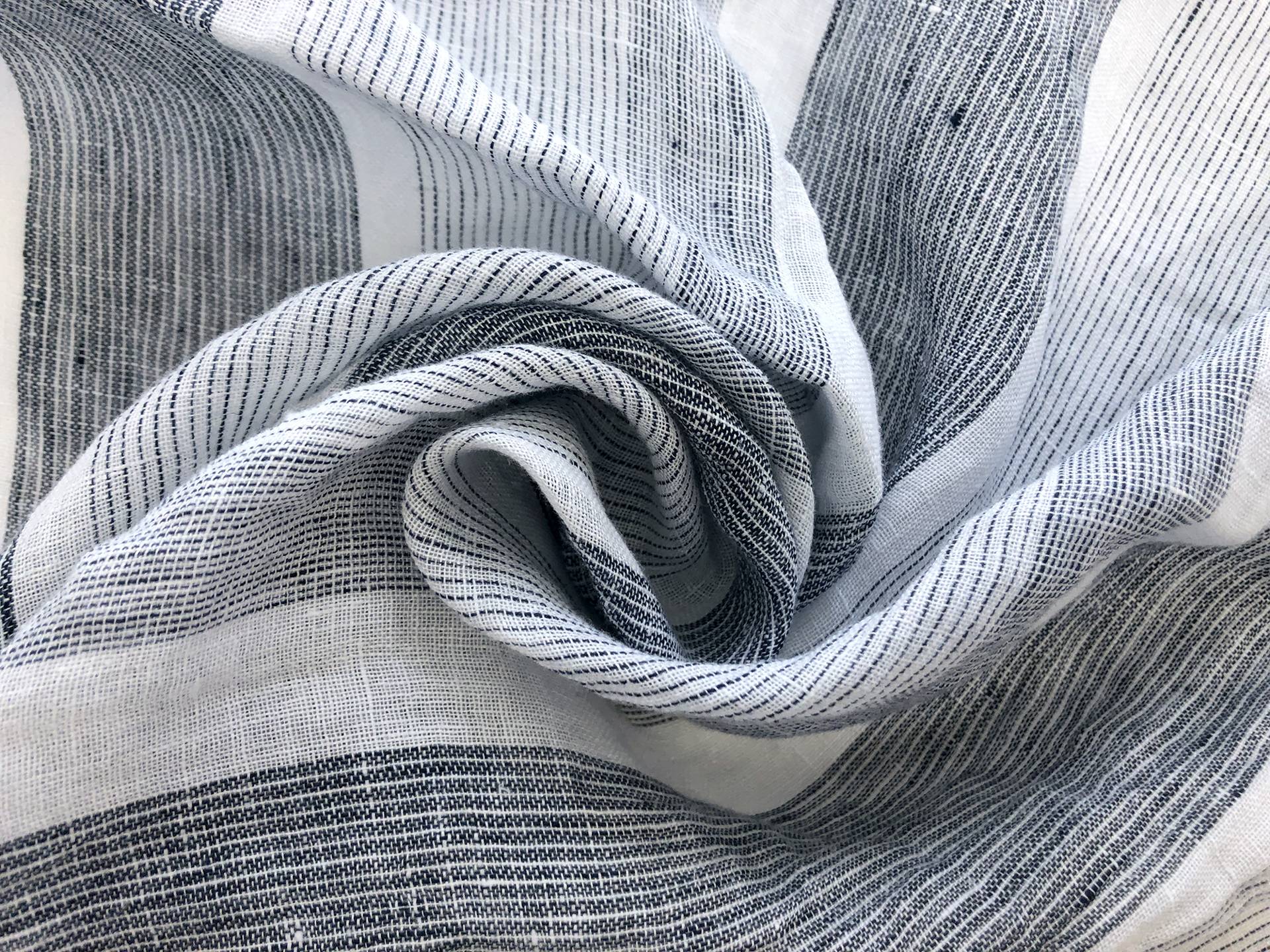 Linen Crinkled Gauze With Stripes in White