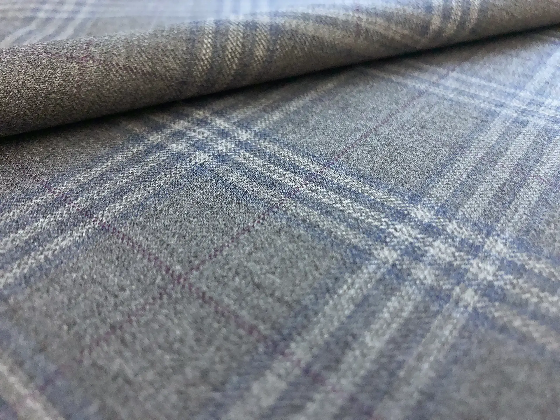 Italian Wool Super 130s Plaid in Grigio Chiaro