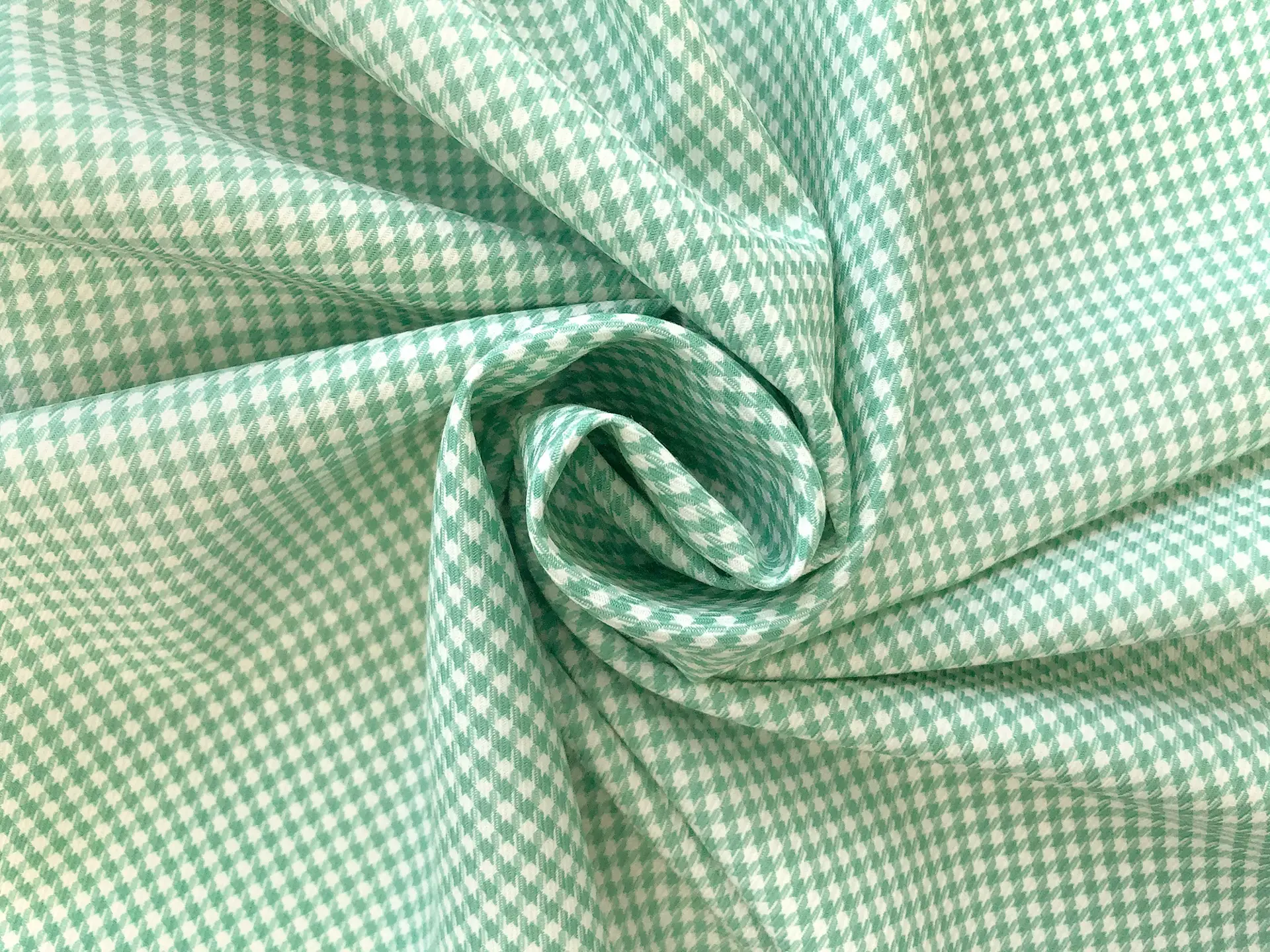 Stretch Wool Houndstooth Suiting in Shamrock Green