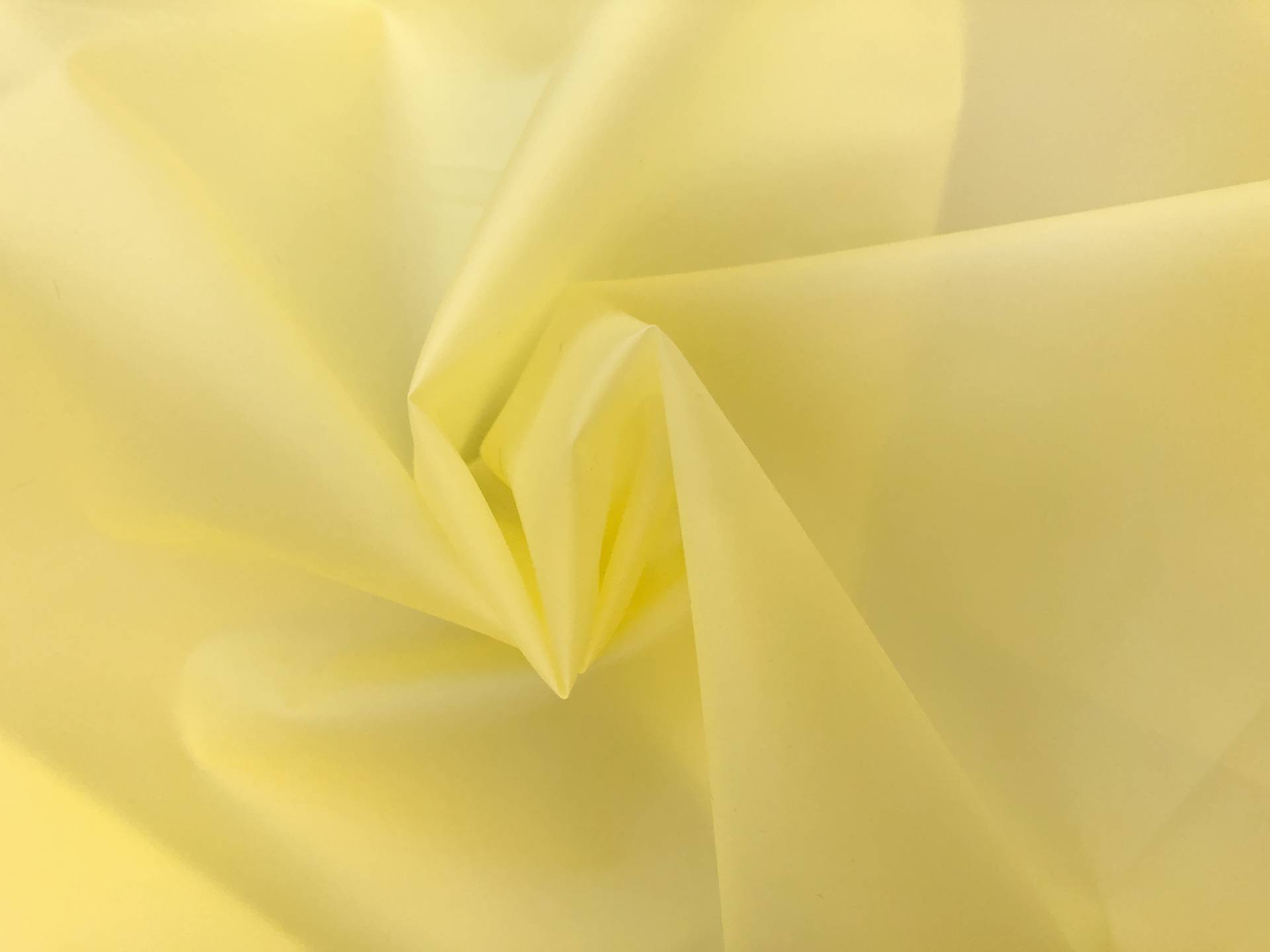 Semi Transparent Liquid Polyurethane in Yellow