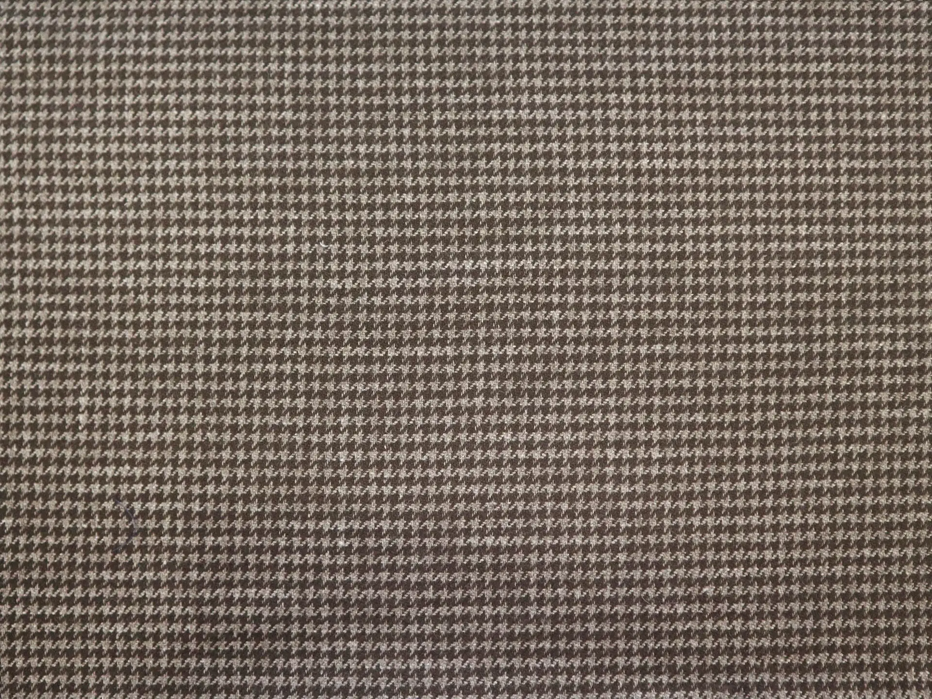 Lambswool Houndstooth Suiting in Brown Taupe