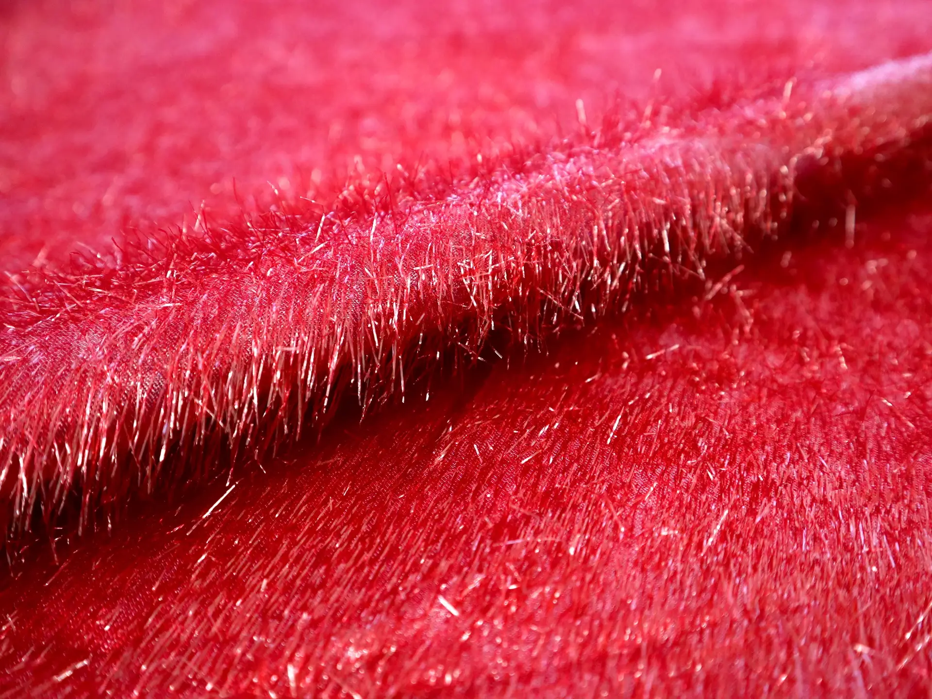 Metallic Eyelash in Carmine