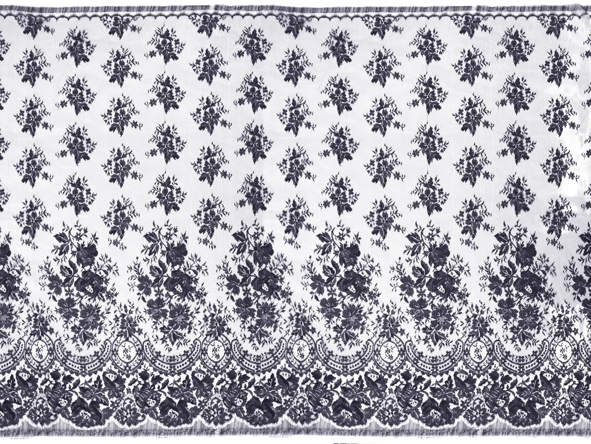Floral Chantilly Lace in Marine Foncé