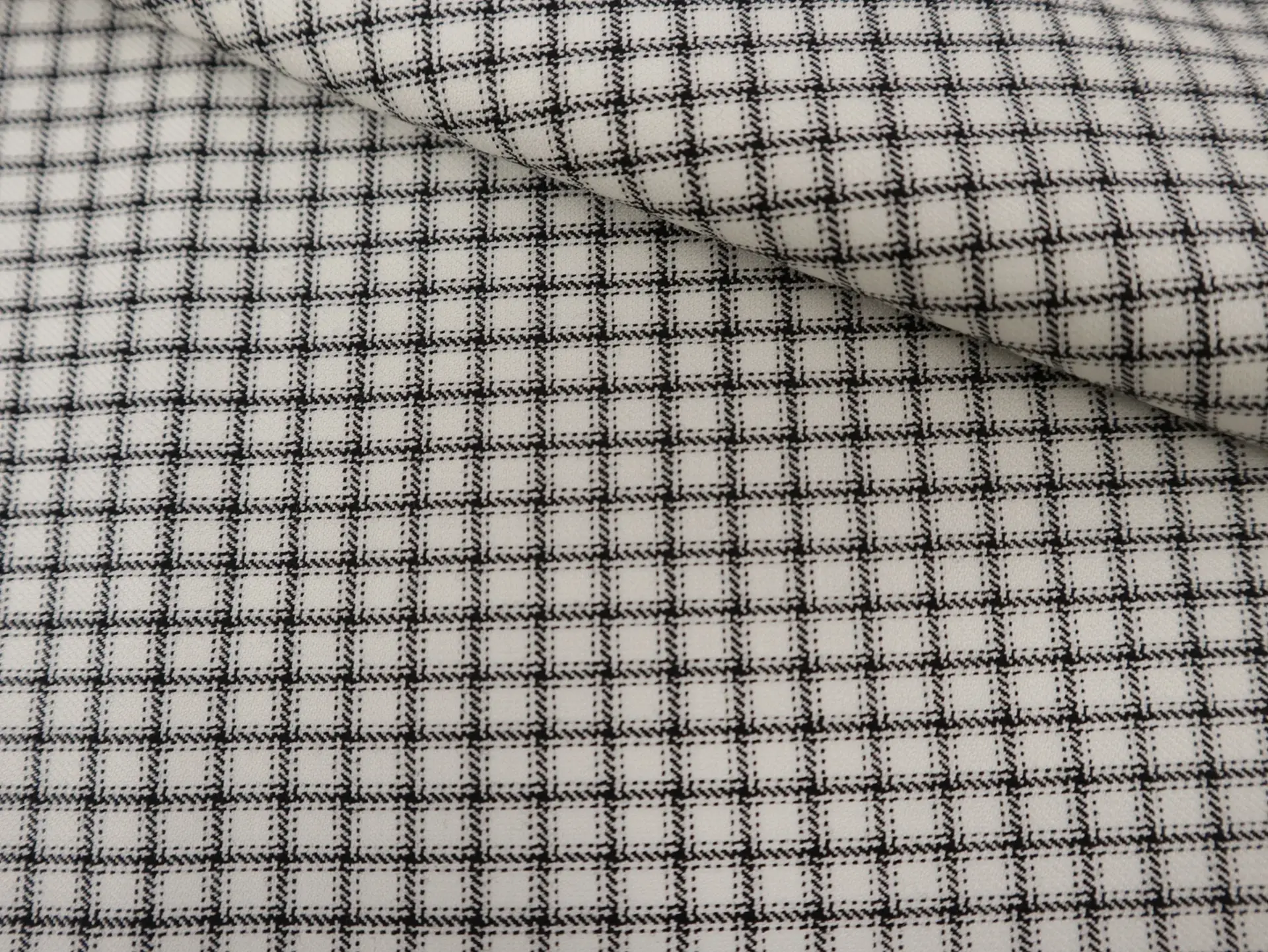 Italian Virgin Wool Lycra Check Suiting in White