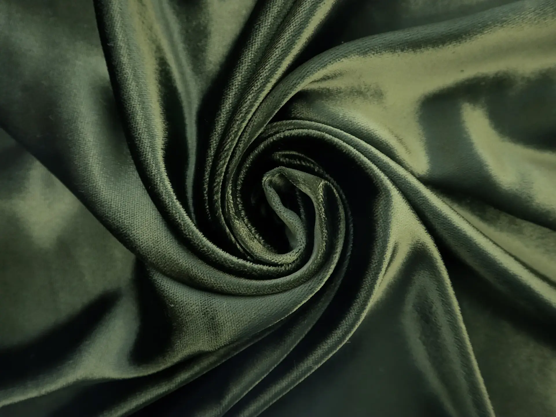 Silk & Rayon Panné Velvet in Hunter Green