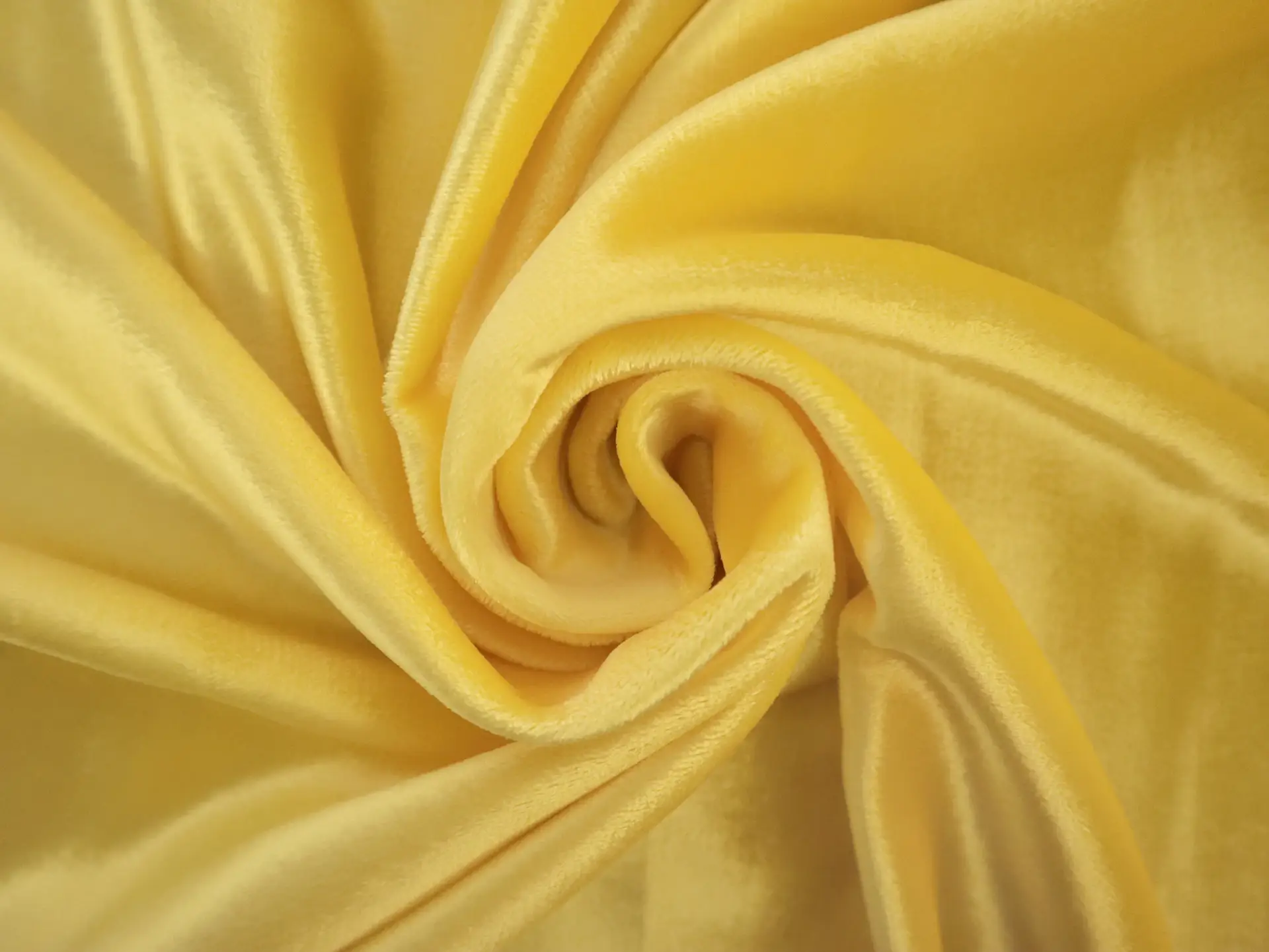 Rayon Panné Velvet in Maize