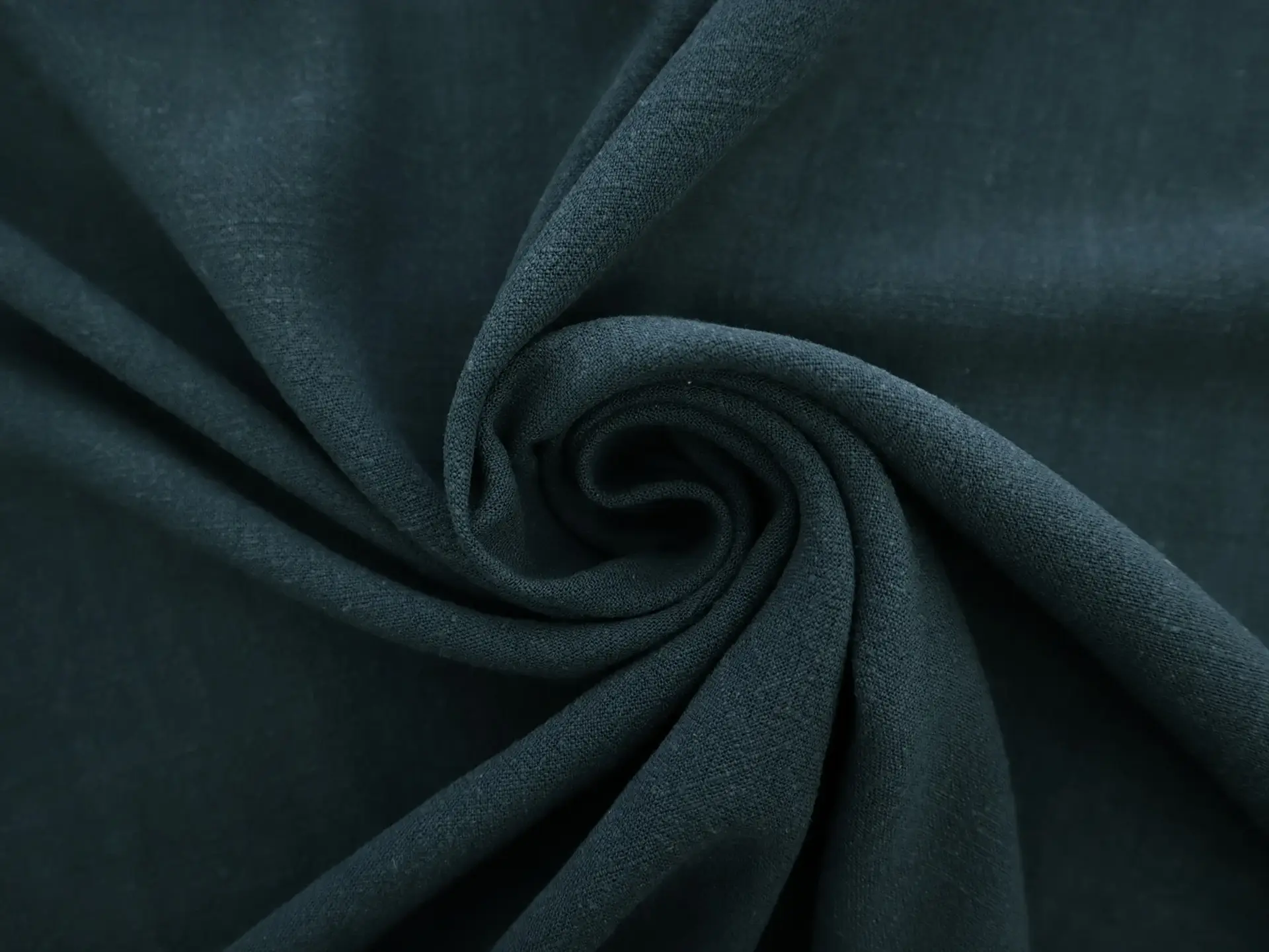 Sustainable Viscose Linen Blend Noil in Evergreen
