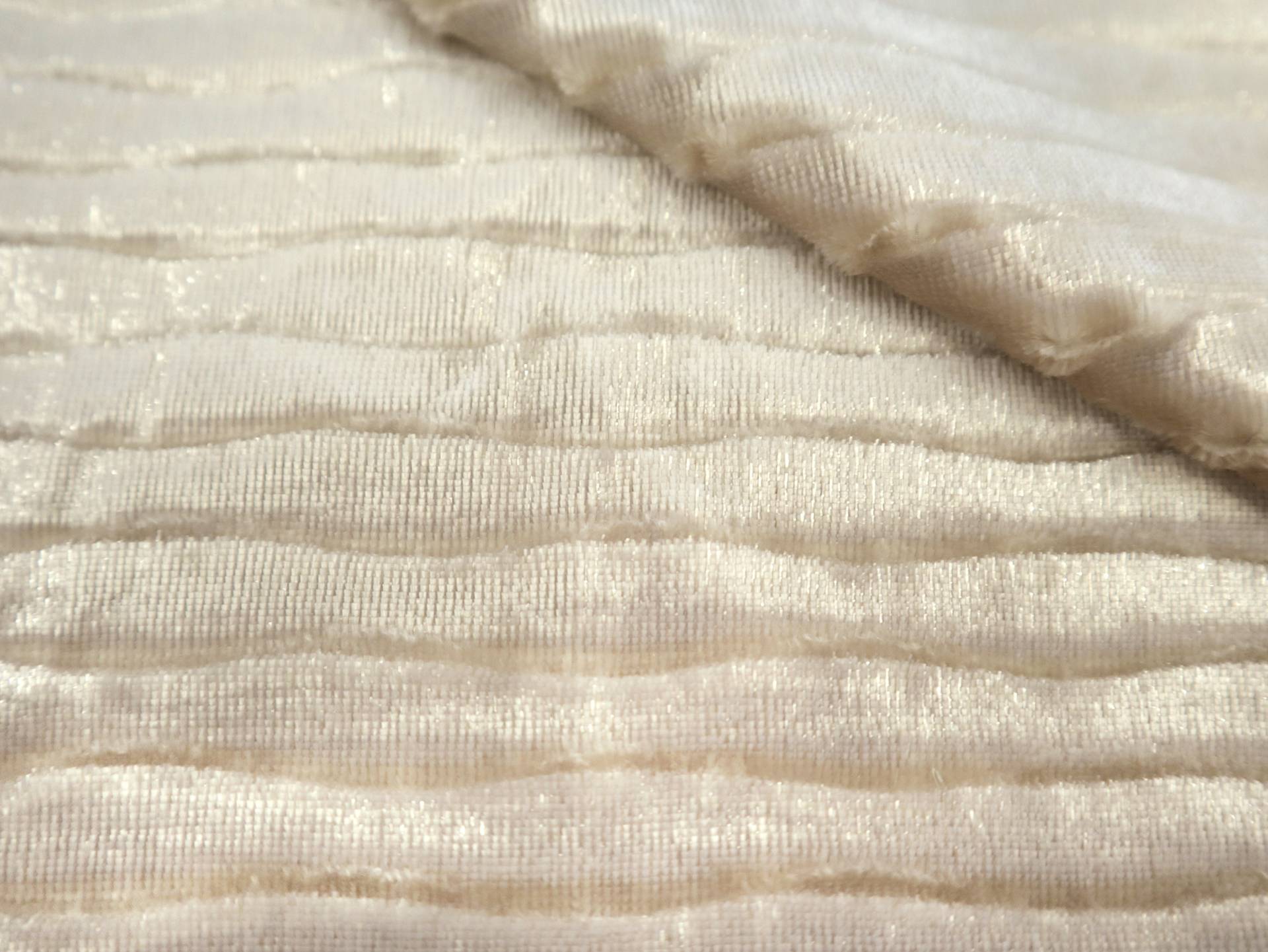 Cut Panné Velvet in Bombshell Ivory