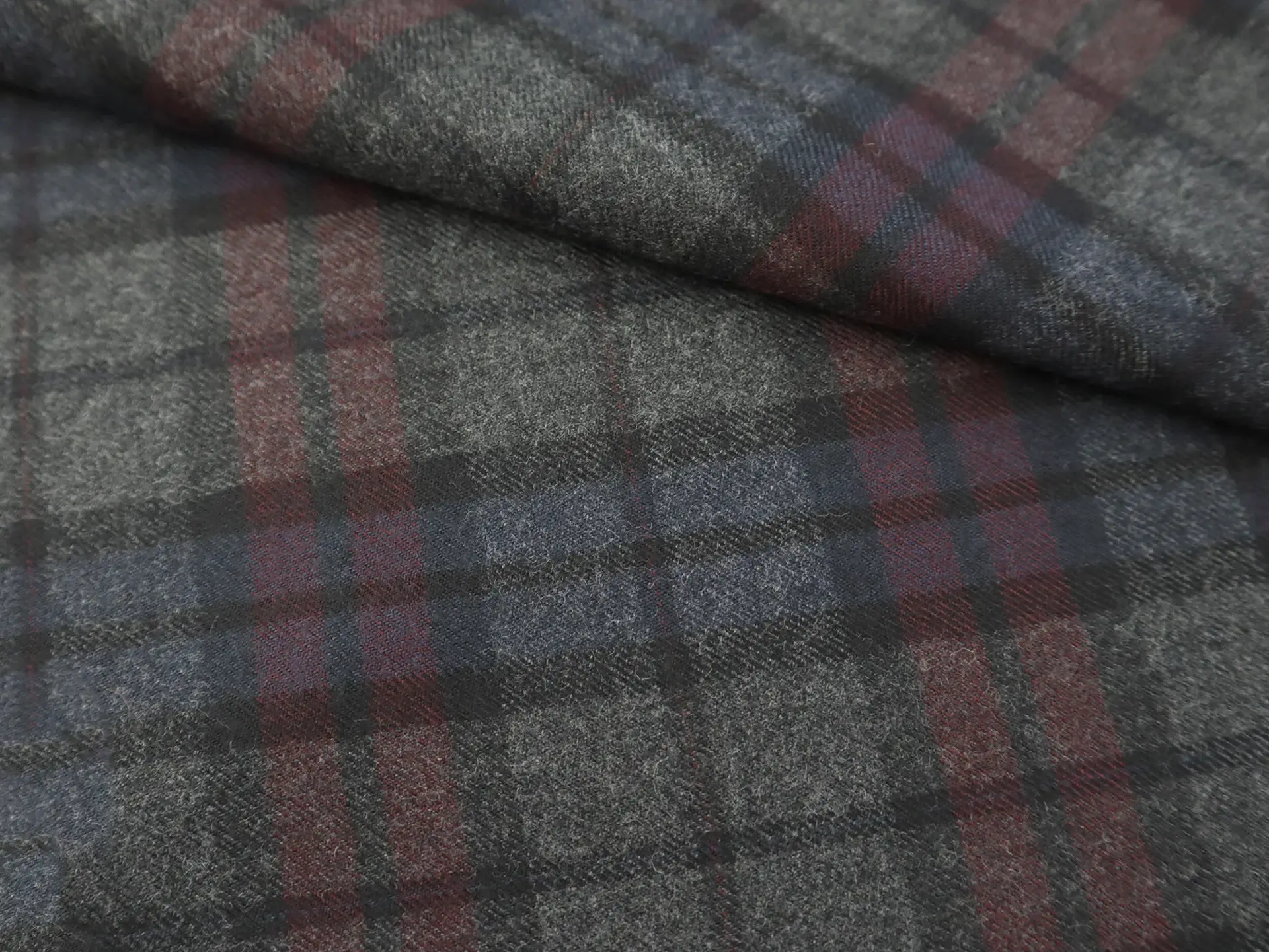 Italian Wool Twill Plaid Suiting in Charcoal Navy