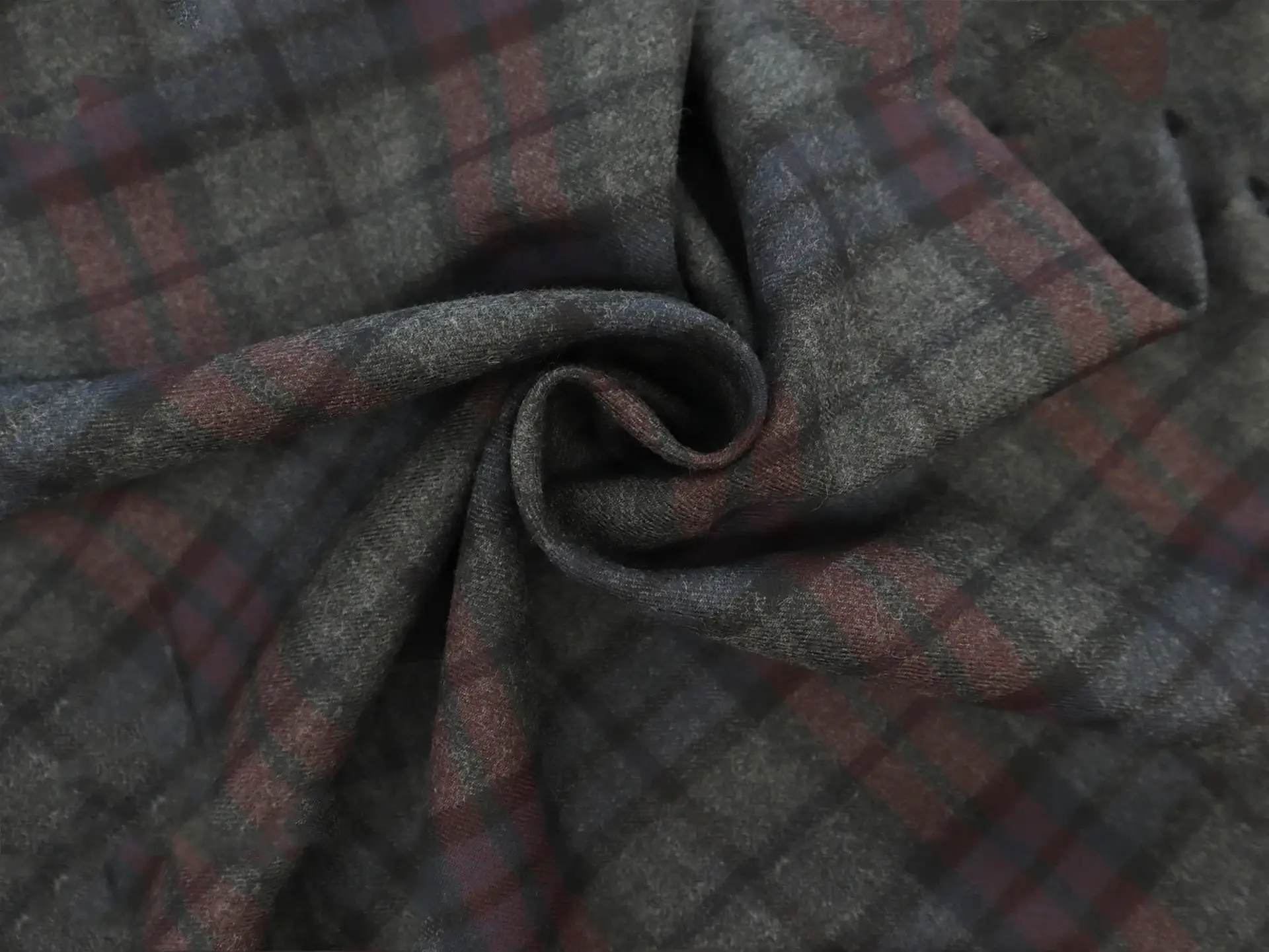 Italian Wool Twill Plaid Suiting in Charcoal Navy
