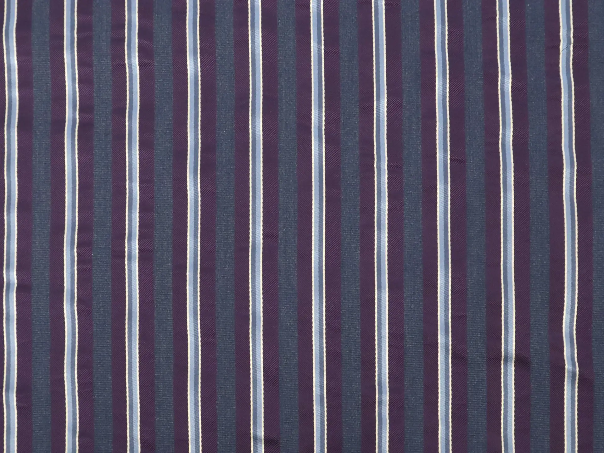 Silk Tie Jacquard with Stripe Pattern