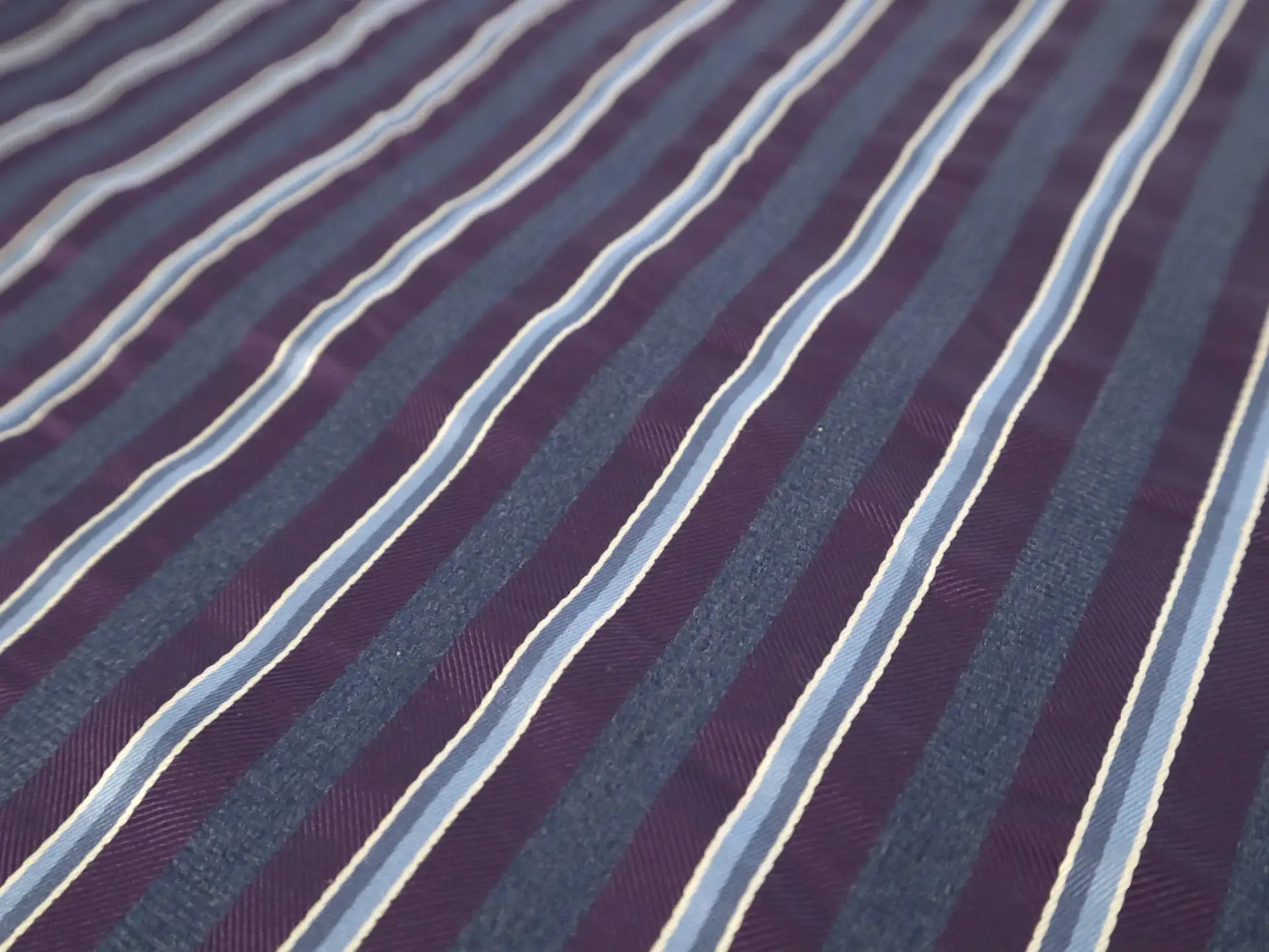 Silk Tie Jacquard with Stripe Pattern