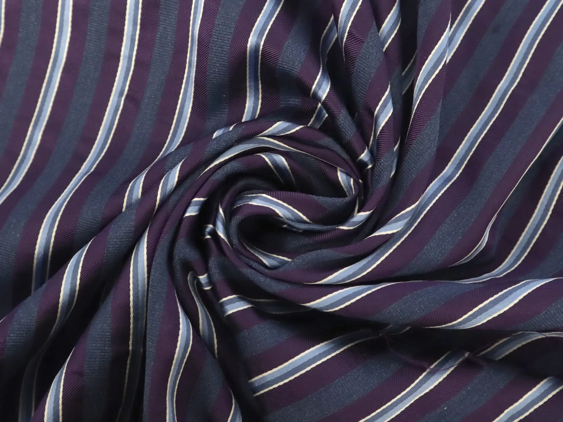 Silk Tie Jacquard with Stripe Pattern