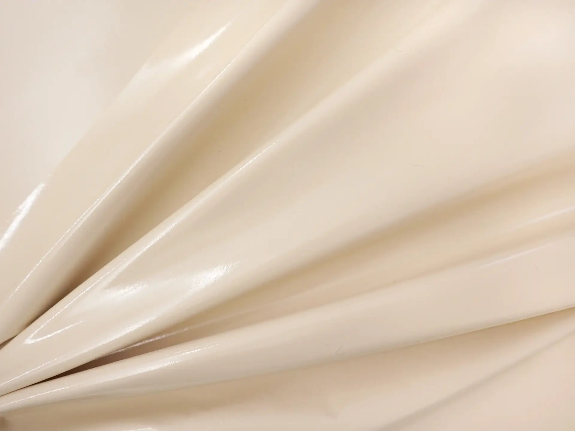 Wetlook Vinyl in Bone 