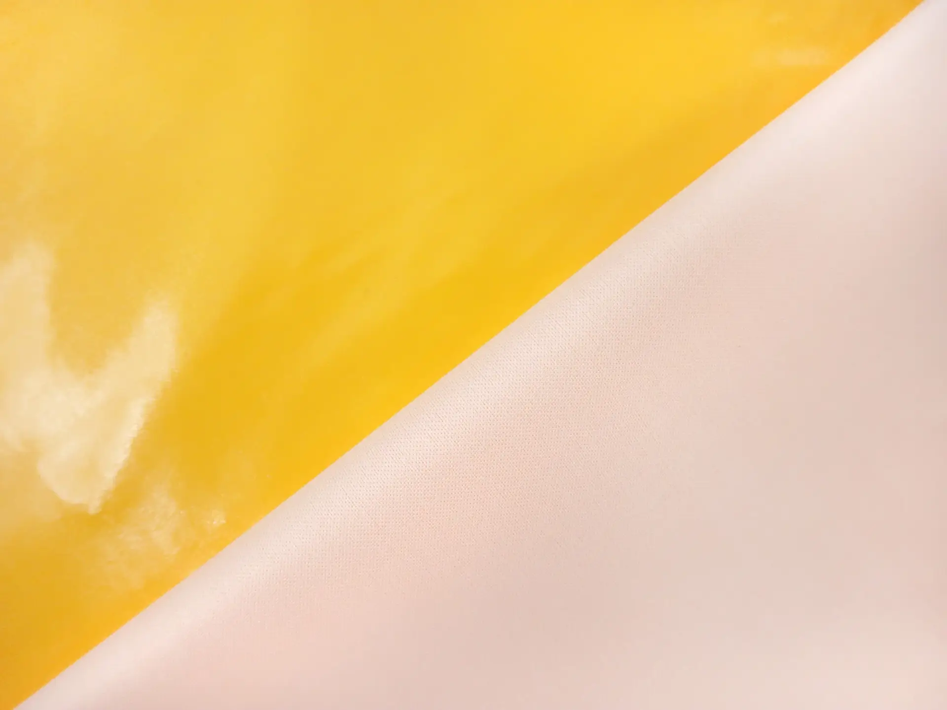 Wetlook Vinyl in Yellow