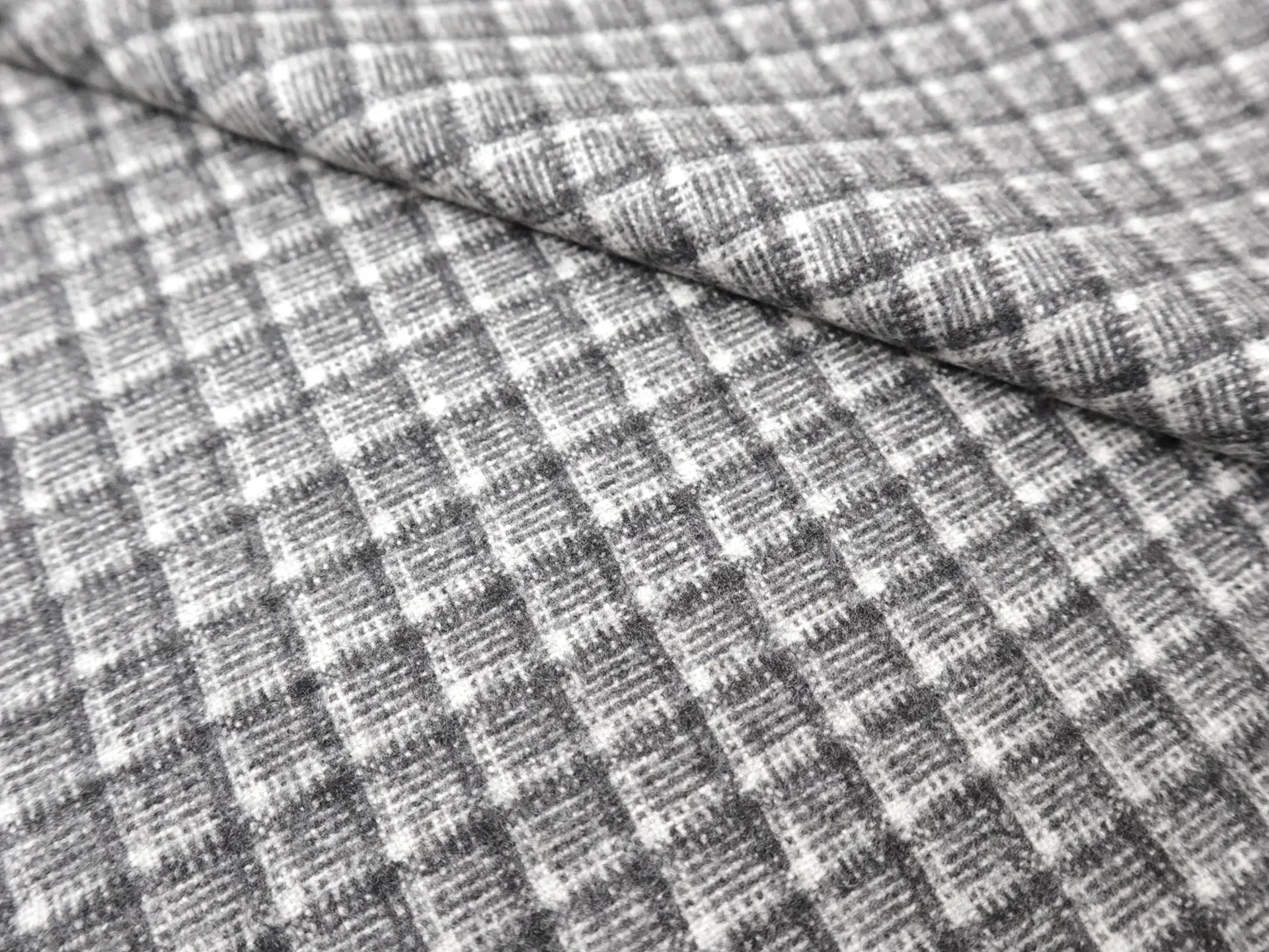 Italian Cashmere Check Suiting in Grey