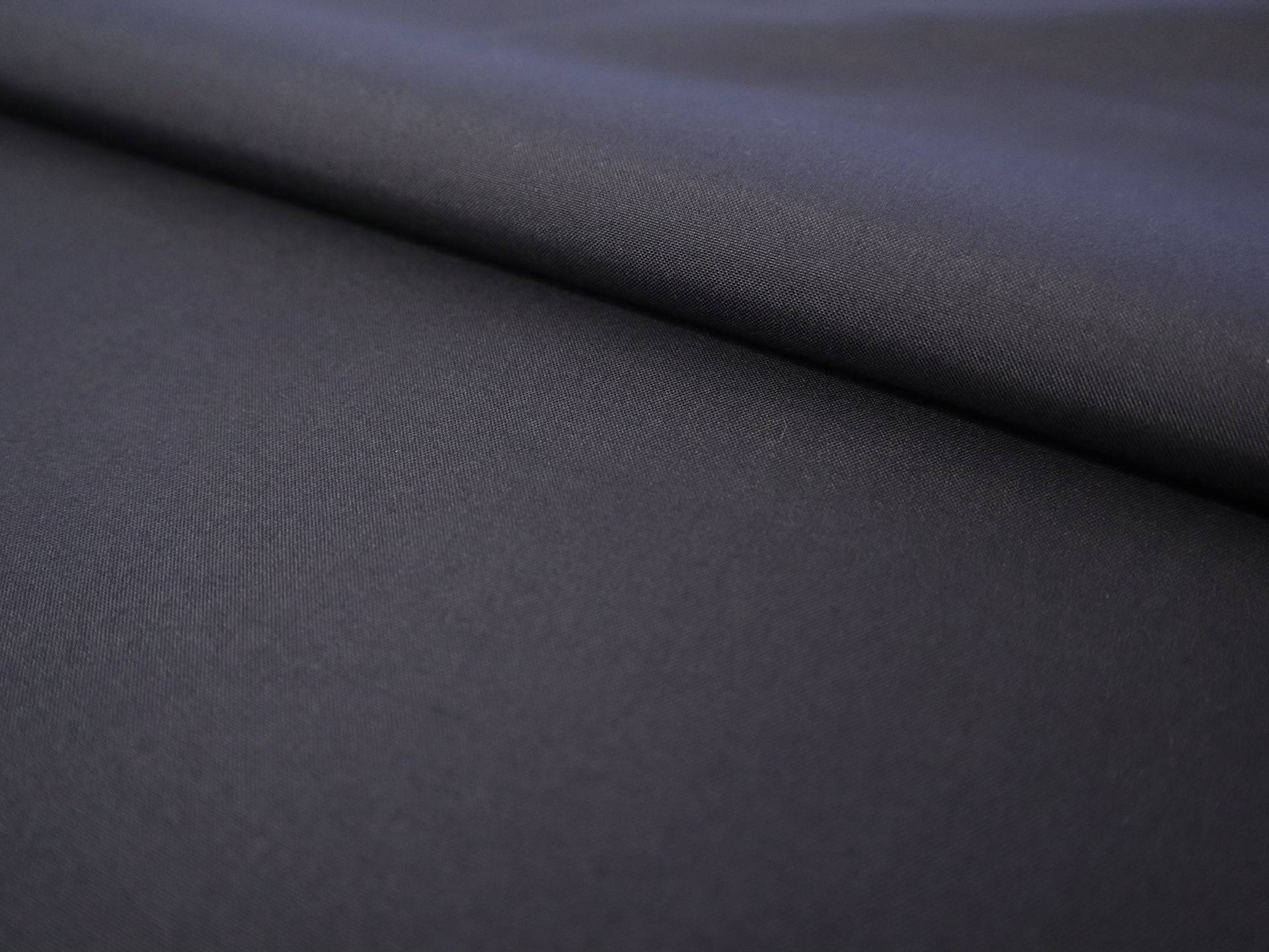 Extra Fine Silk Suiting in Midnight Navy