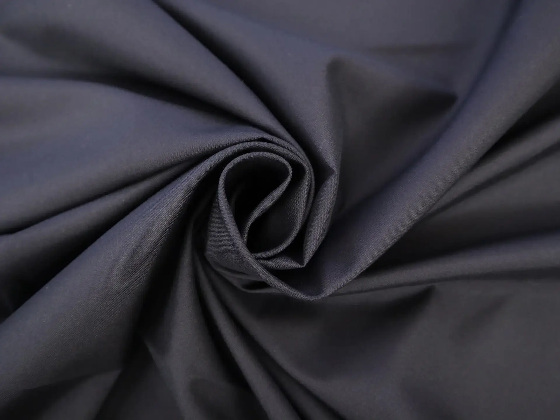 Extra Fine Silk Suiting in Midnight Navy