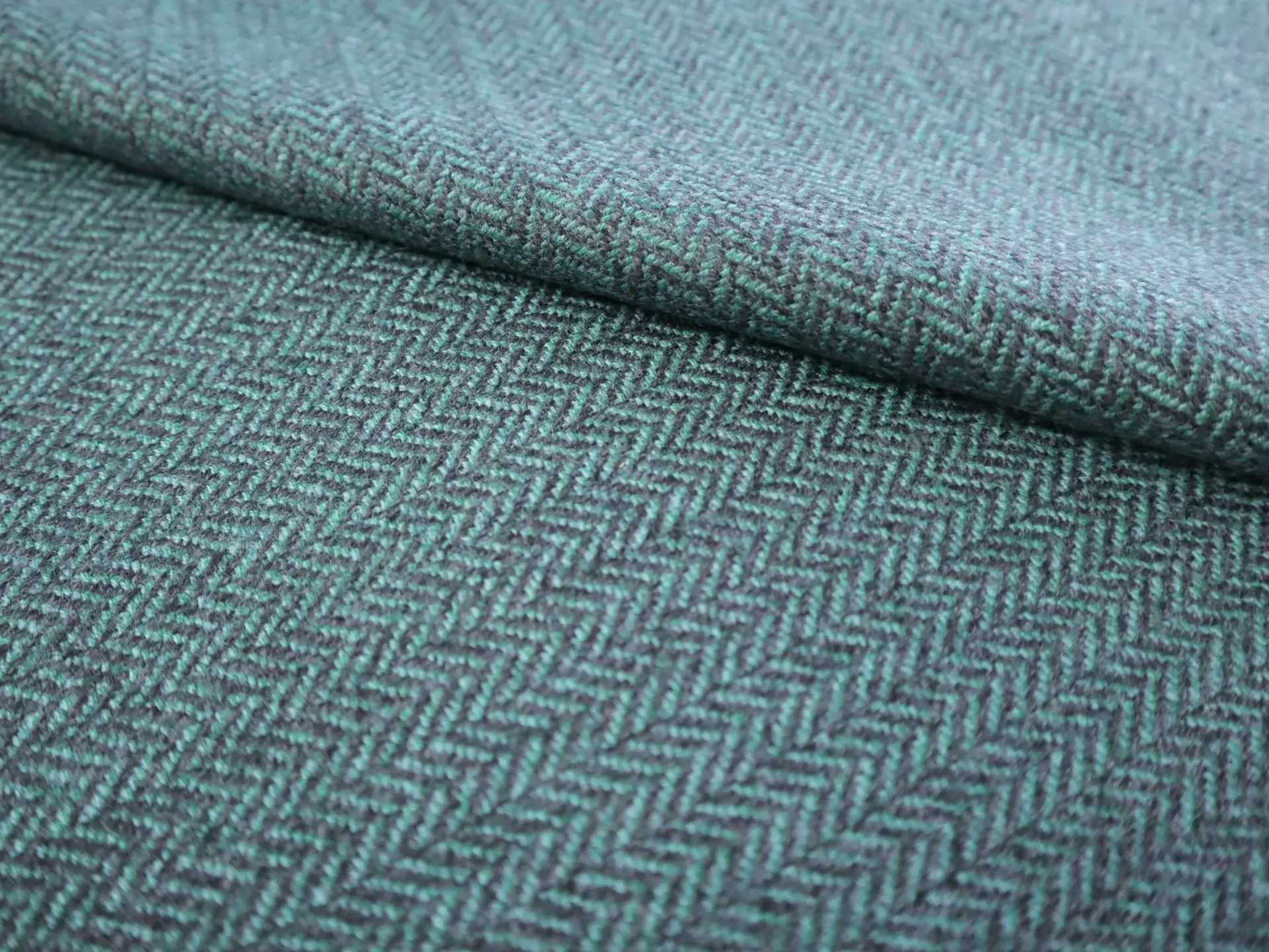 Fine Wool Herringbone in Jade & Charcoal