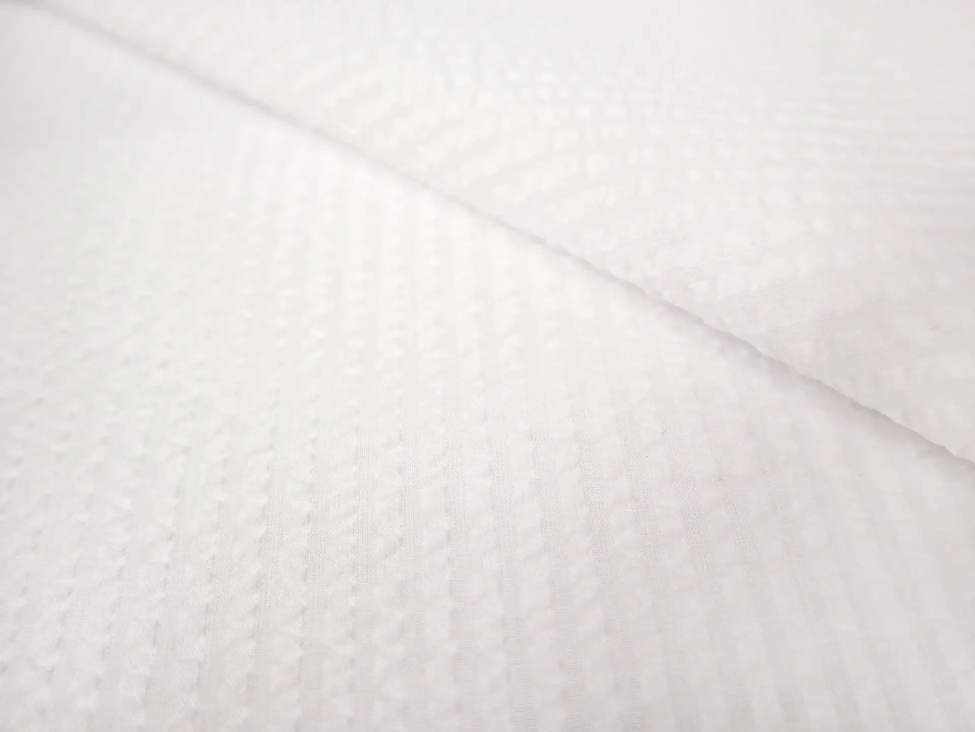 Poly Cotton Seersucker Stripe in White