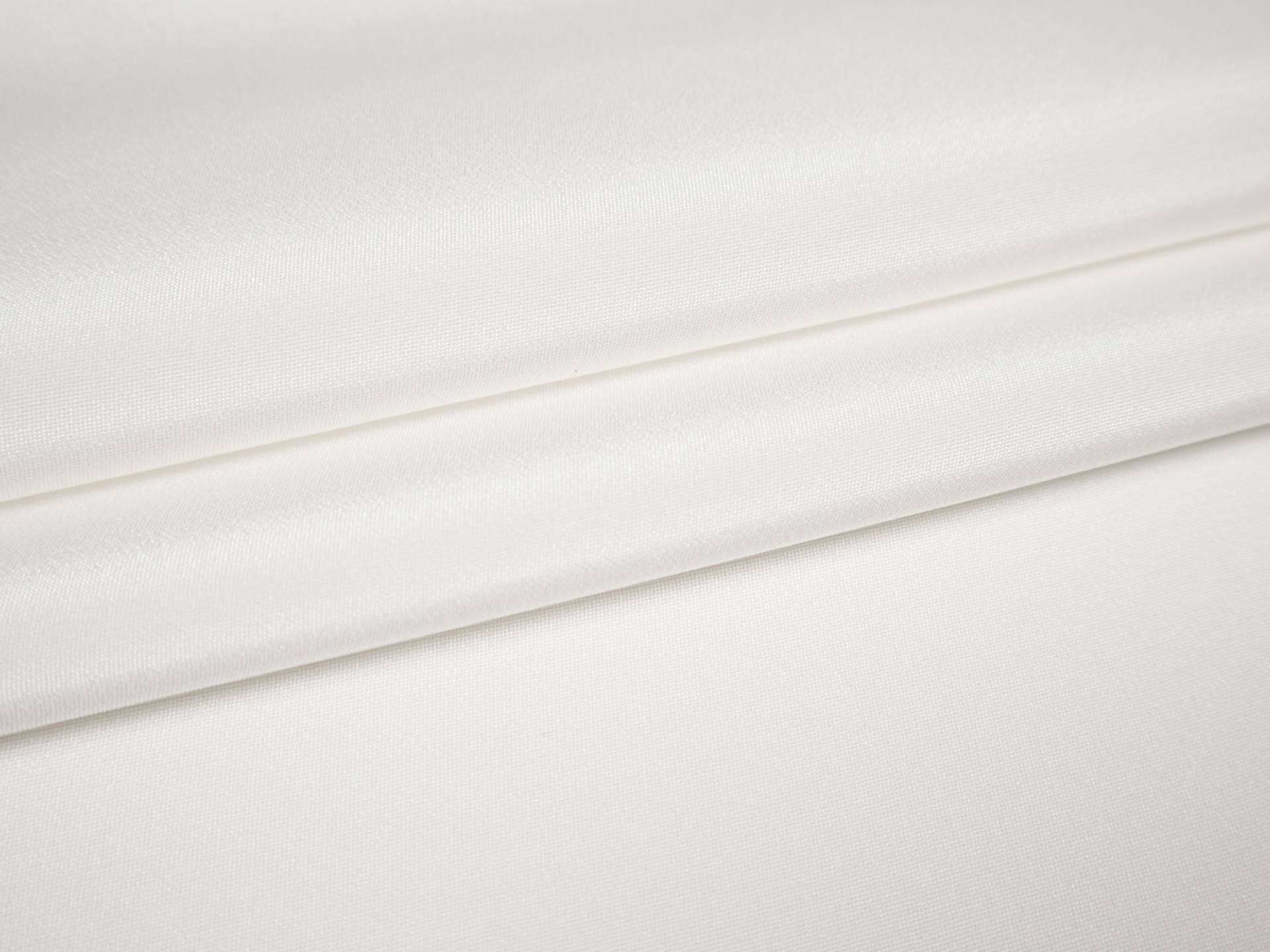 4-ply silk crepe in white flat